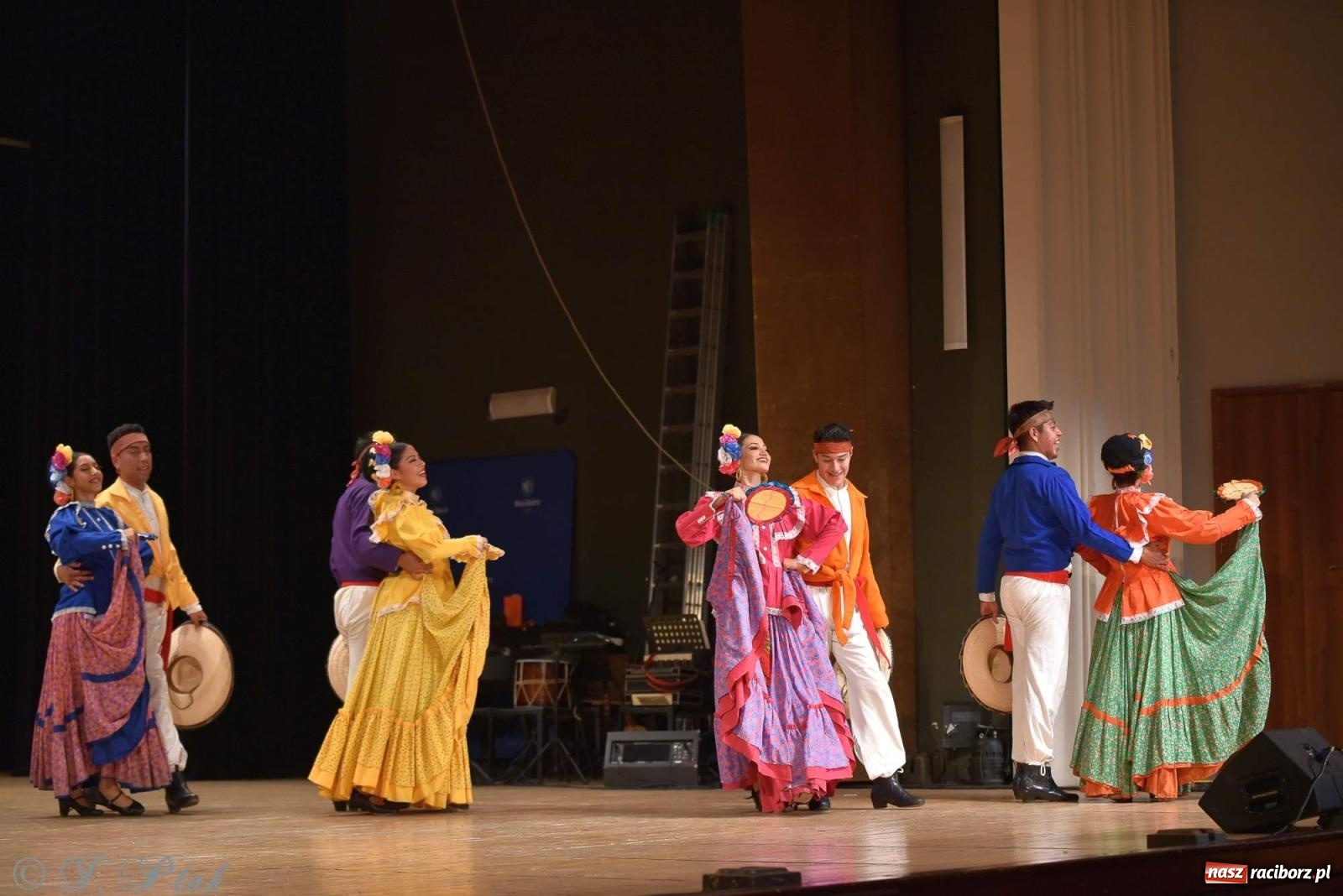 Zdjęcie w galerii na portalu naszraciborz.pl: Śląskie bez granic. Folklor z całego świata zagościł w Raciborzu [FOTO i WIDEO] wiadomości z regionu