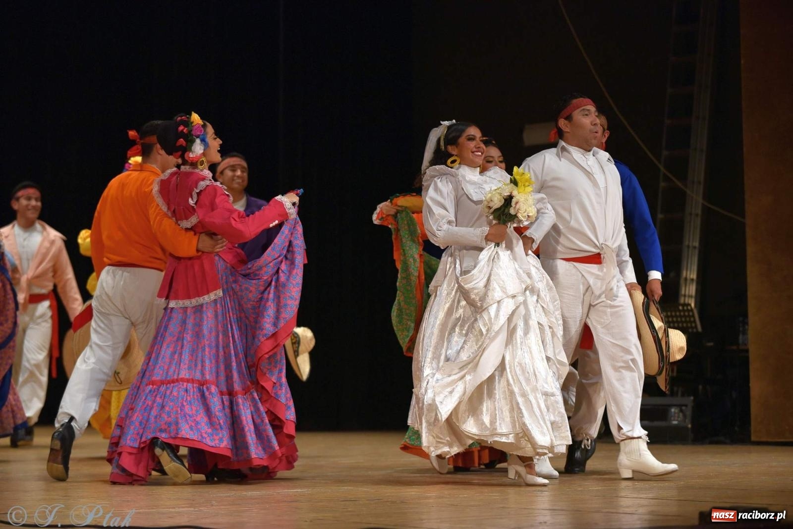 Zdjęcie w galerii na portalu naszraciborz.pl: Śląskie bez granic. Folklor z całego świata zagościł w Raciborzu [FOTO i WIDEO] wiadomości z regionu