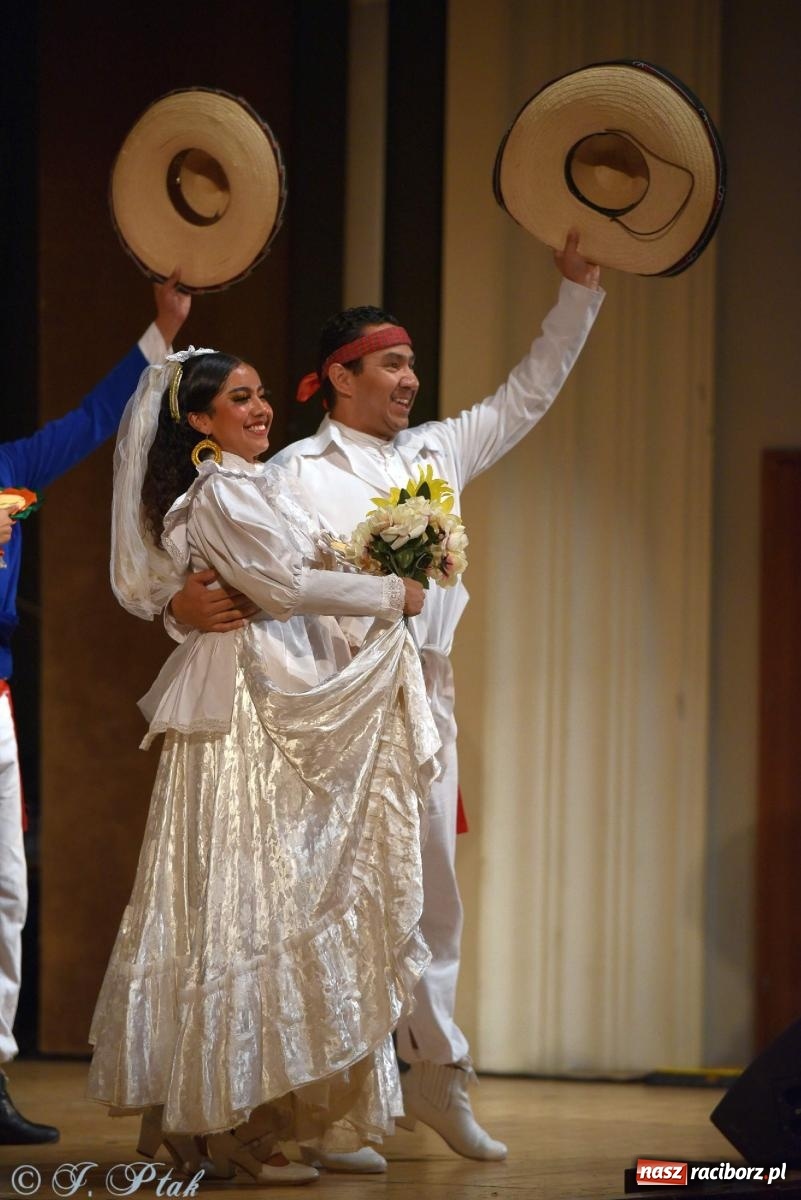 Zdjęcie w galerii na portalu naszraciborz.pl: Śląskie bez granic. Folklor z całego świata zagościł w Raciborzu [FOTO i WIDEO] wiadomości z regionu