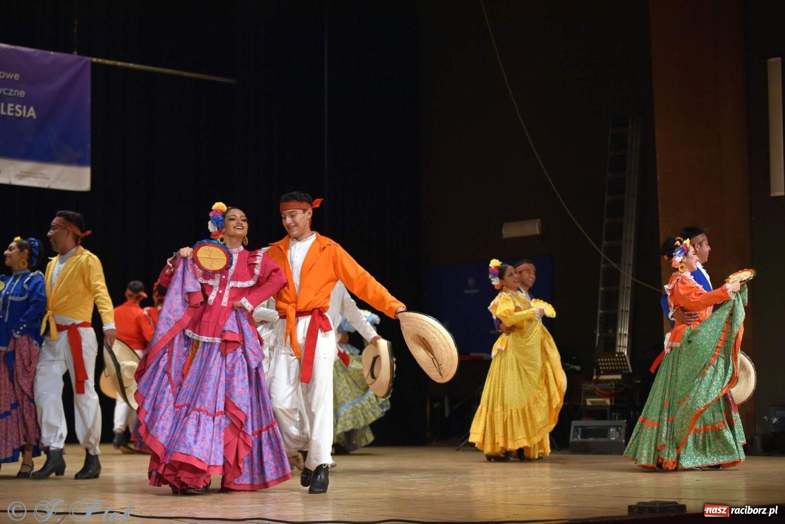 Zdjęcie w galerii na portalu naszraciborz.pl: Śląskie bez granic. Folklor z całego świata zagościł w Raciborzu [FOTO i WIDEO] wiadomości z regionu
