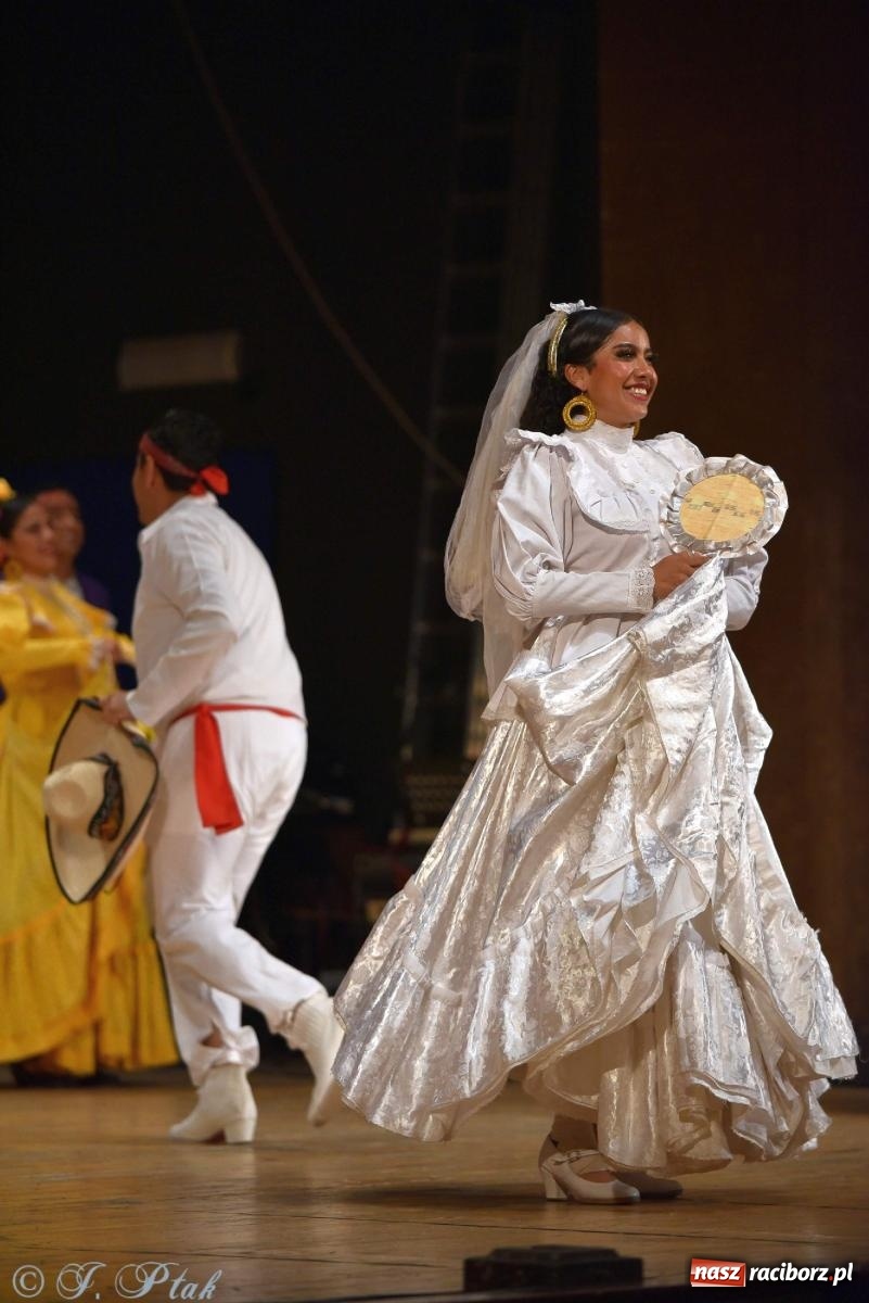 Zdjęcie w galerii na portalu naszraciborz.pl: Śląskie bez granic. Folklor z całego świata zagościł w Raciborzu [FOTO i WIDEO] wiadomości z regionu