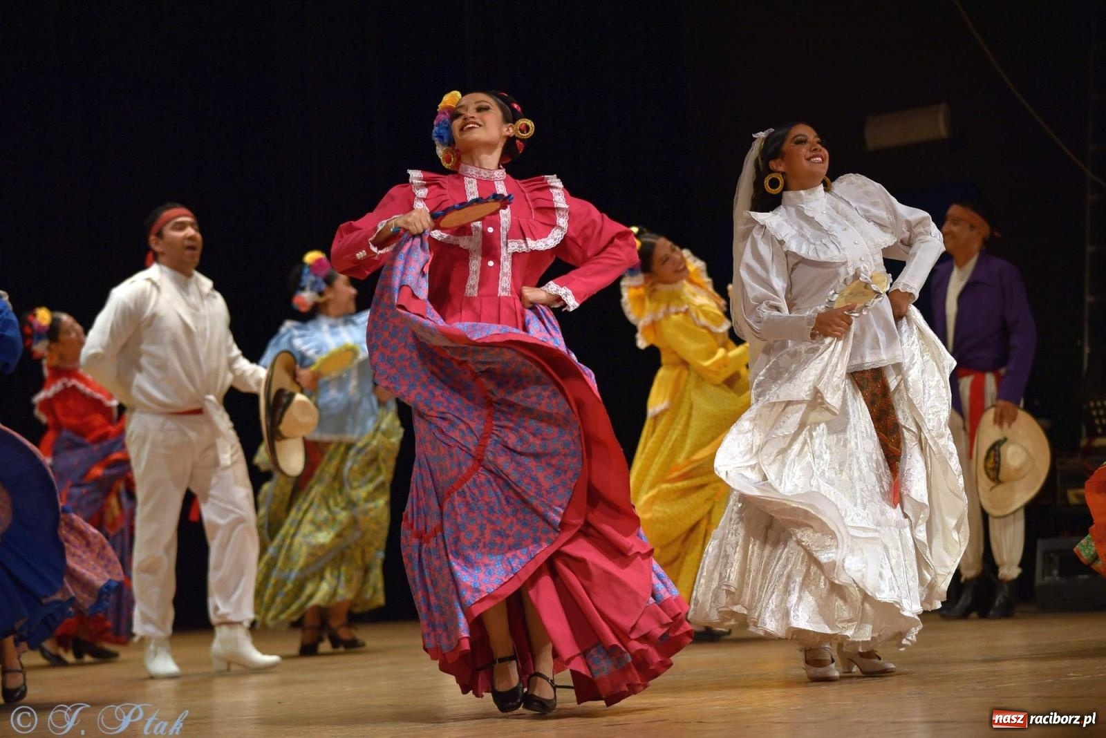 Zdjęcie w galerii na portalu naszraciborz.pl: Śląskie bez granic. Folklor z całego świata zagościł w Raciborzu [FOTO i WIDEO] wiadomości z regionu