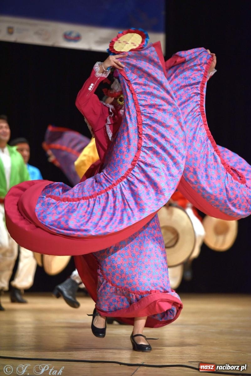 Zdjęcie w galerii na portalu naszraciborz.pl: Śląskie bez granic. Folklor z całego świata zagościł w Raciborzu [FOTO i WIDEO] wiadomości z regionu