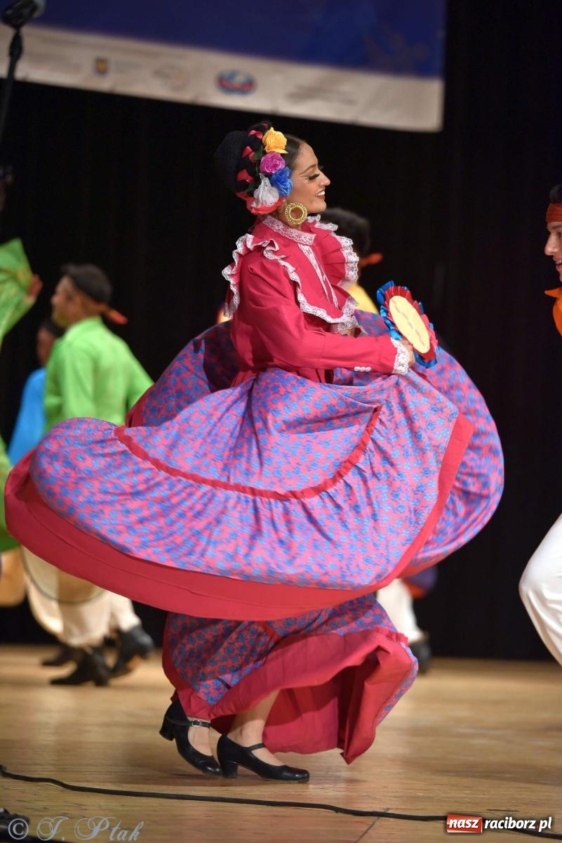 Zdjęcie w galerii na portalu naszraciborz.pl: Śląskie bez granic. Folklor z całego świata zagościł w Raciborzu [FOTO i WIDEO] wiadomości z regionu