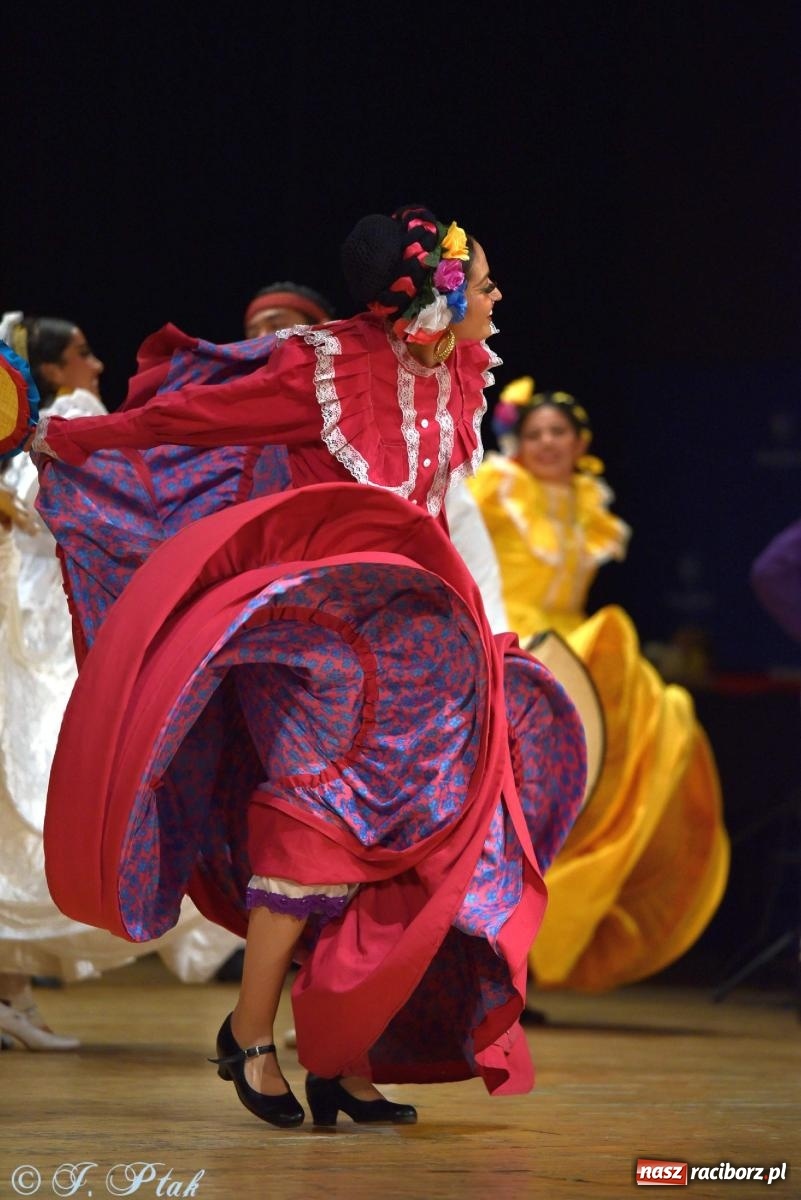 Zdjęcie w galerii na portalu naszraciborz.pl: Śląskie bez granic. Folklor z całego świata zagościł w Raciborzu [FOTO i WIDEO] wiadomości z regionu