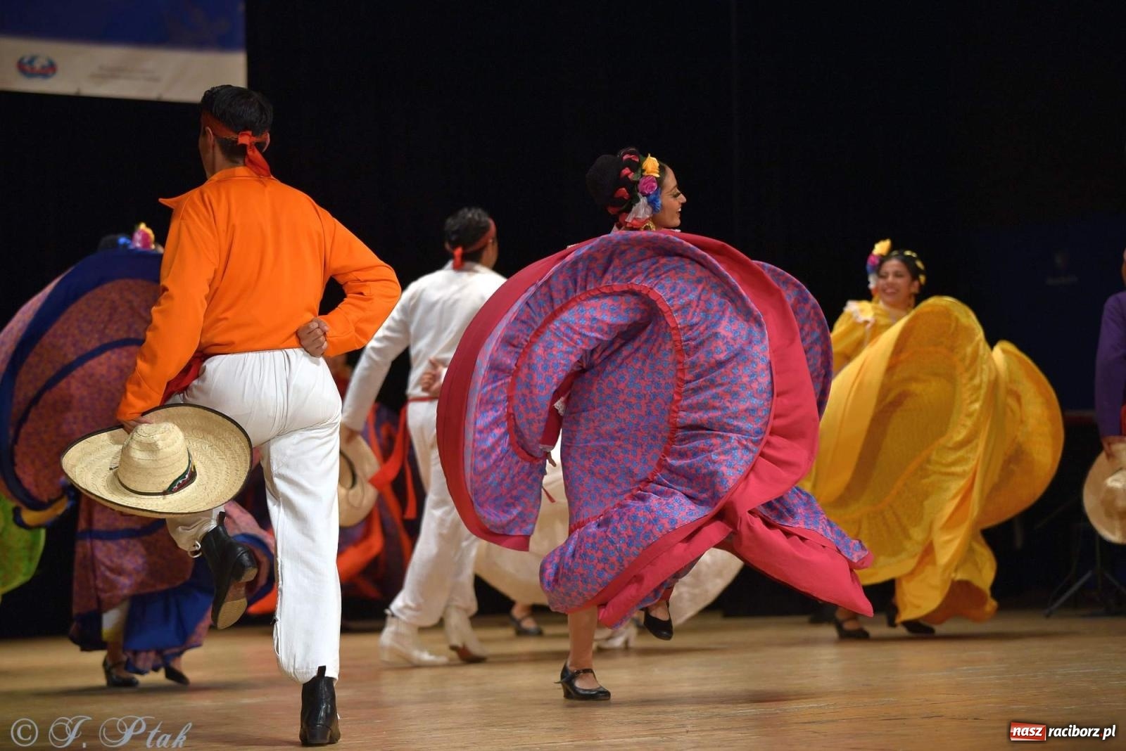 Zdjęcie w galerii na portalu naszraciborz.pl: Śląskie bez granic. Folklor z całego świata zagościł w Raciborzu [FOTO i WIDEO] wiadomości z regionu