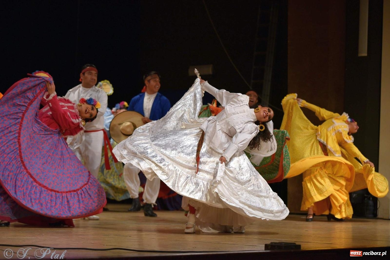 Zdjęcie w galerii na portalu naszraciborz.pl: Śląskie bez granic. Folklor z całego świata zagościł w Raciborzu [FOTO i WIDEO] wiadomości z regionu