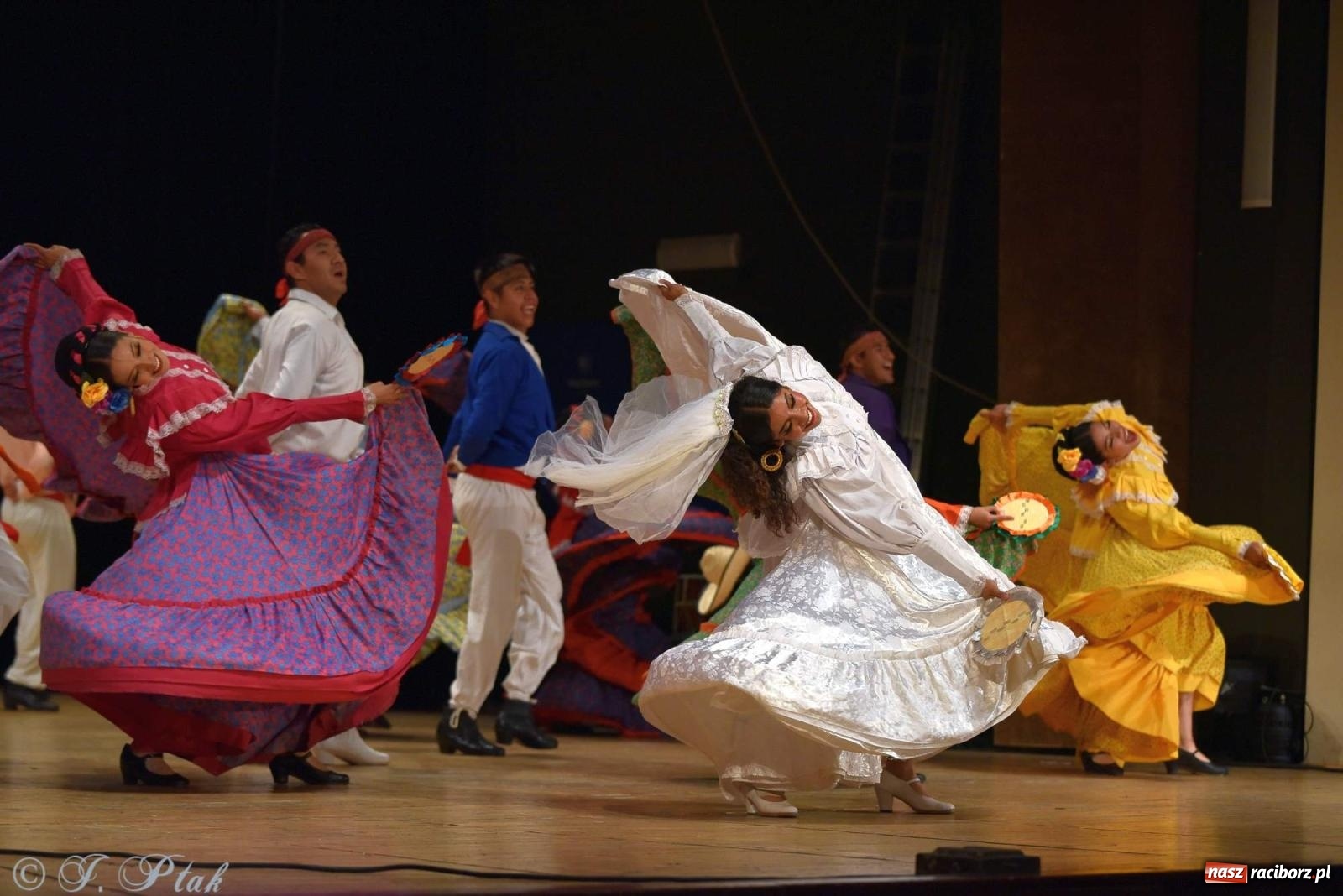 Zdjęcie w galerii na portalu naszraciborz.pl: Śląskie bez granic. Folklor z całego świata zagościł w Raciborzu [FOTO i WIDEO] wiadomości z regionu