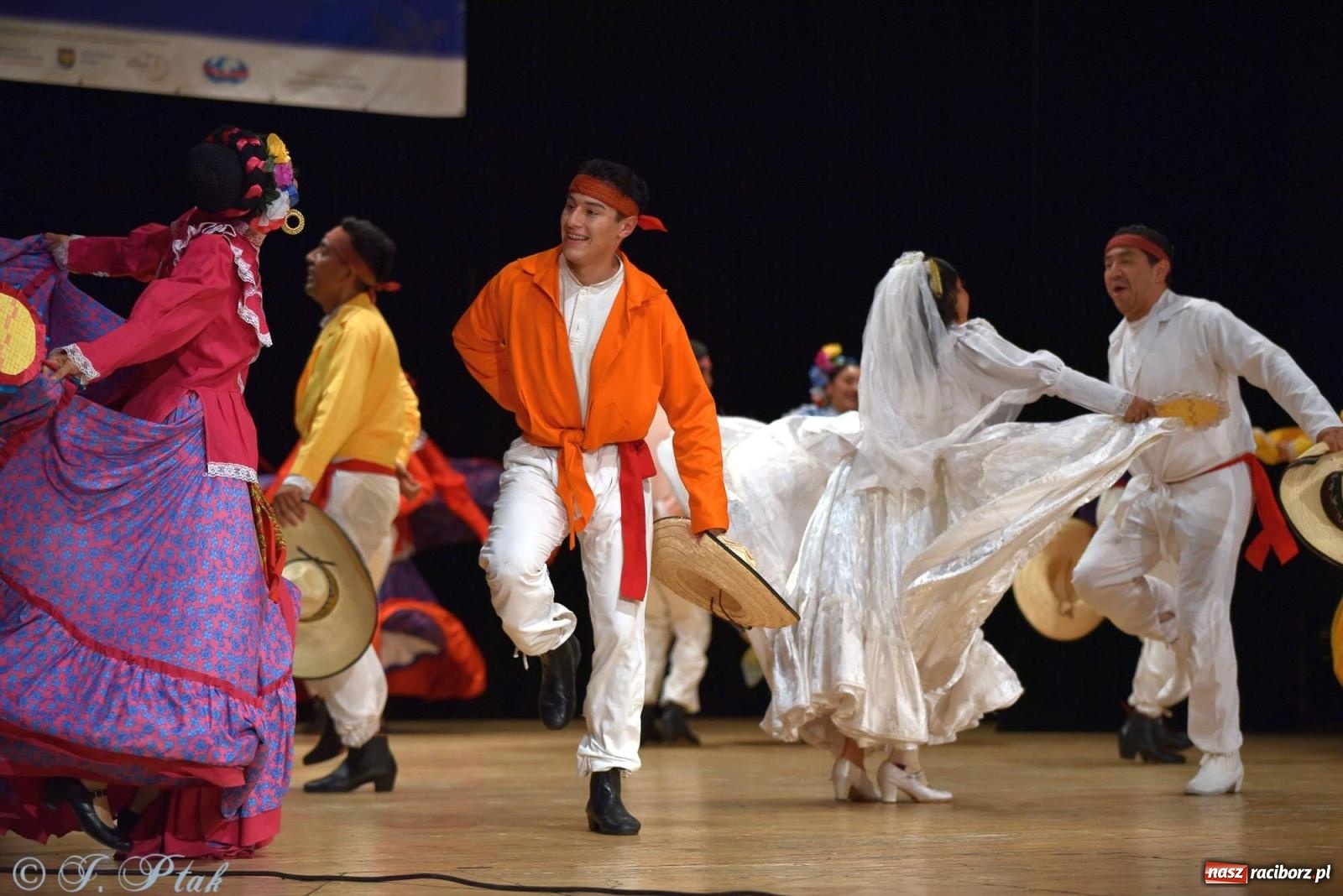 Zdjęcie w galerii na portalu naszraciborz.pl: Śląskie bez granic. Folklor z całego świata zagościł w Raciborzu [FOTO i WIDEO] wiadomości z regionu
