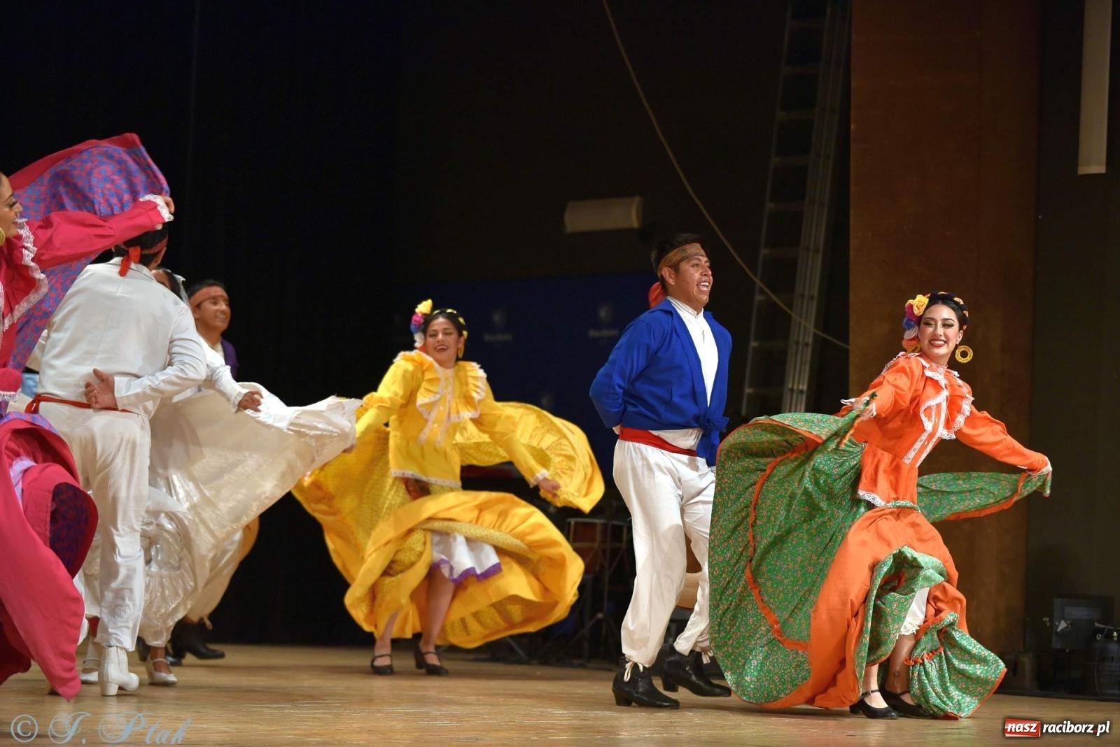 Zdjęcie w galerii na portalu naszraciborz.pl: Śląskie bez granic. Folklor z całego świata zagościł w Raciborzu [FOTO i WIDEO] wiadomości z regionu