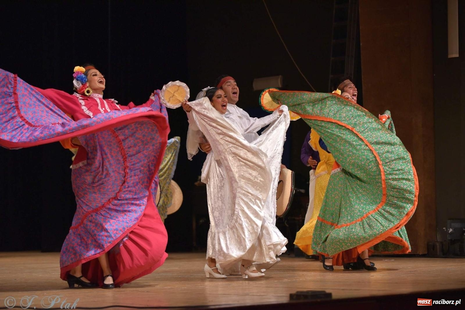 Zdjęcie w galerii na portalu naszraciborz.pl: Śląskie bez granic. Folklor z całego świata zagościł w Raciborzu [FOTO i WIDEO] wiadomości z regionu