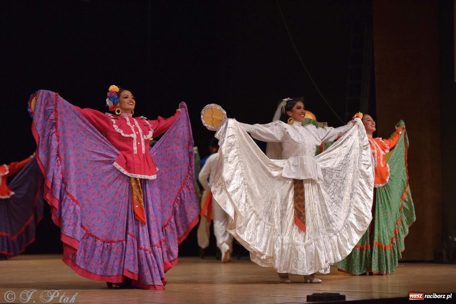 Zdjęcie w galerii na portalu naszraciborz.pl: Śląskie bez granic. Folklor z całego świata zagościł w Raciborzu [FOTO i WIDEO] wiadomości z regionu