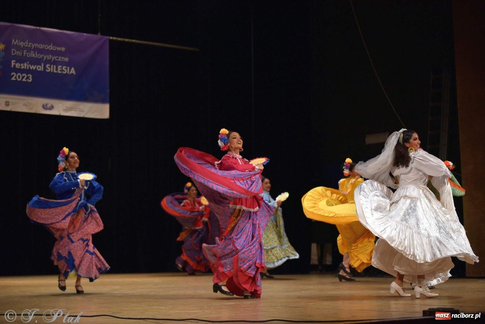 Zdjęcie w galerii na portalu naszraciborz.pl: Śląskie bez granic. Folklor z całego świata zagościł w Raciborzu [FOTO i WIDEO] wiadomości z regionu