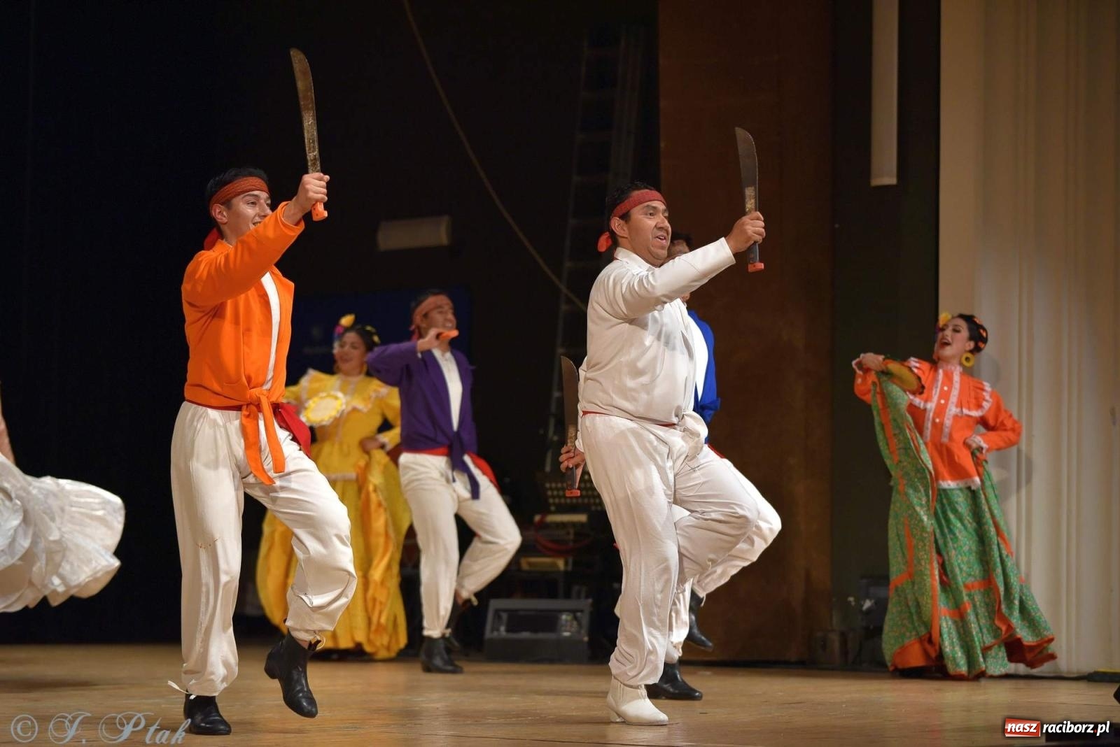 Zdjęcie w galerii na portalu naszraciborz.pl: Śląskie bez granic. Folklor z całego świata zagościł w Raciborzu [FOTO i WIDEO] wiadomości z regionu