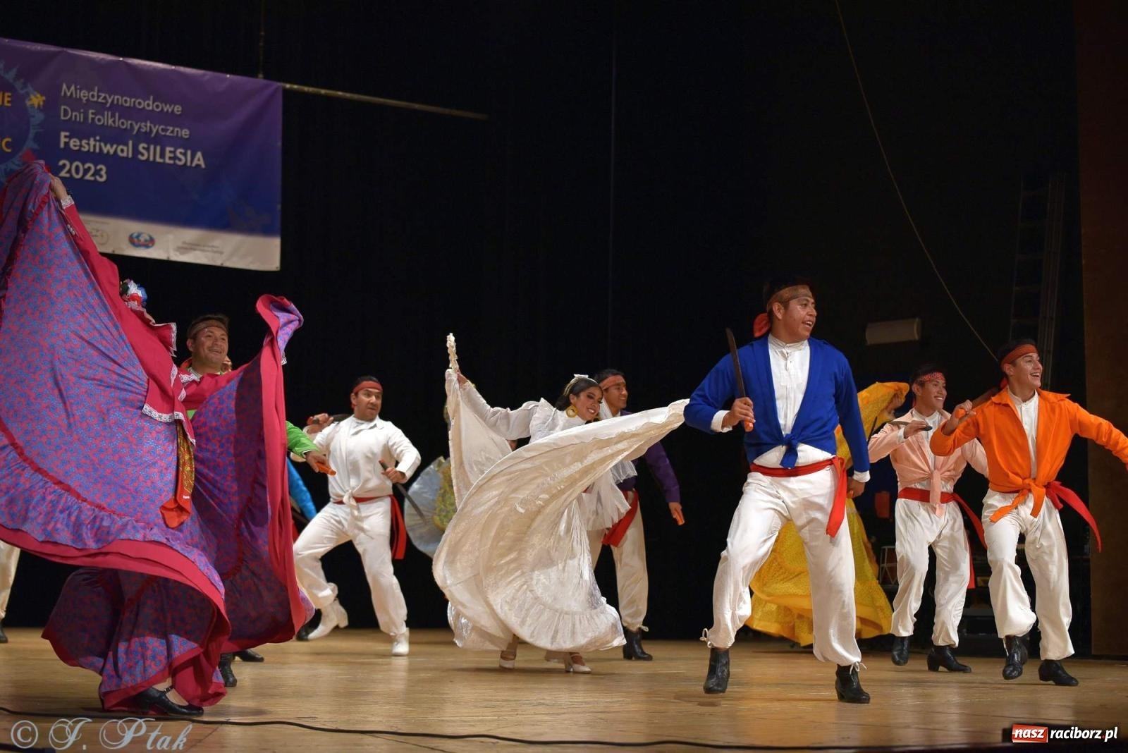 Zdjęcie w galerii na portalu naszraciborz.pl: Śląskie bez granic. Folklor z całego świata zagościł w Raciborzu [FOTO i WIDEO] wiadomości z regionu