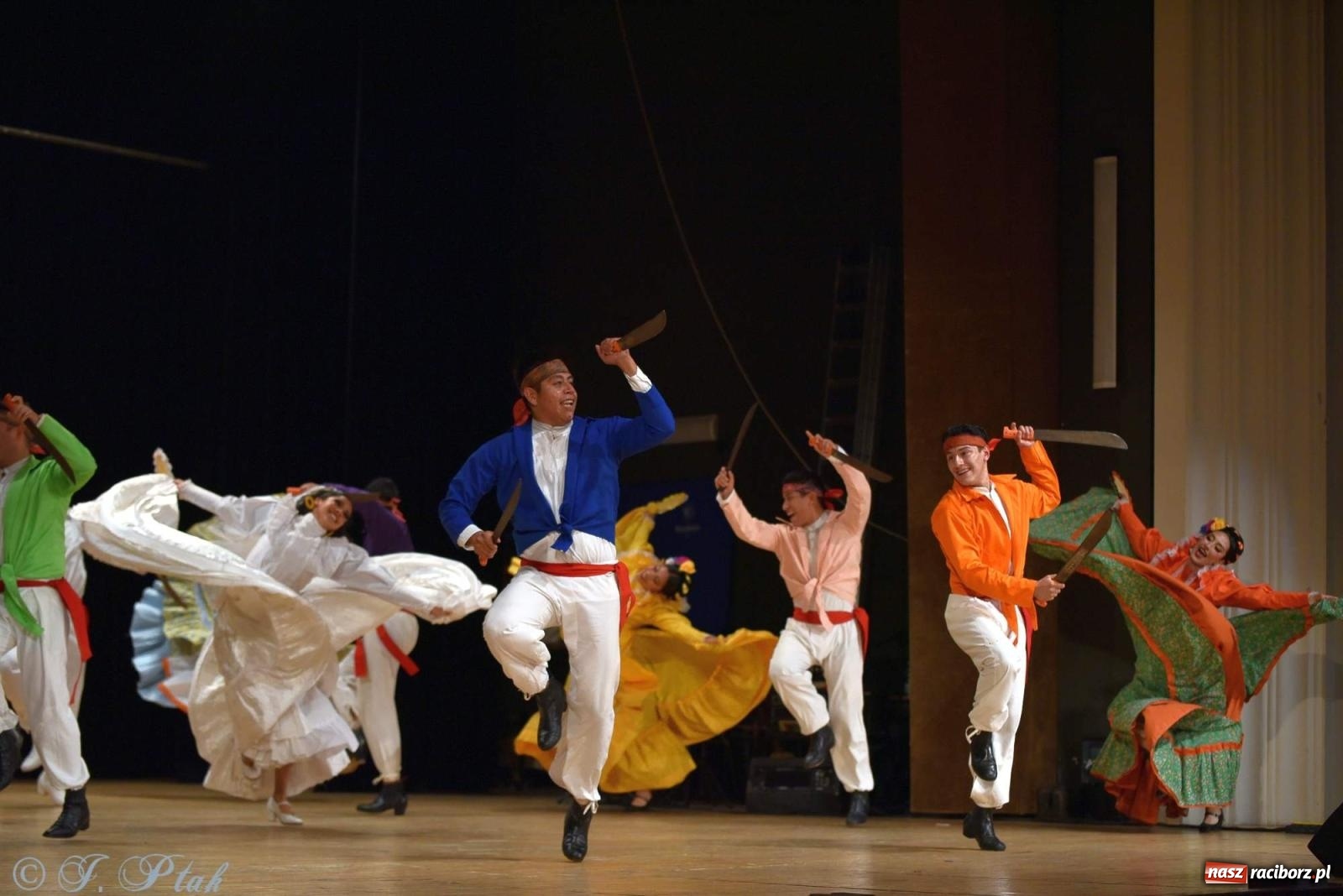 Zdjęcie w galerii na portalu naszraciborz.pl: Śląskie bez granic. Folklor z całego świata zagościł w Raciborzu [FOTO i WIDEO] wiadomości z regionu