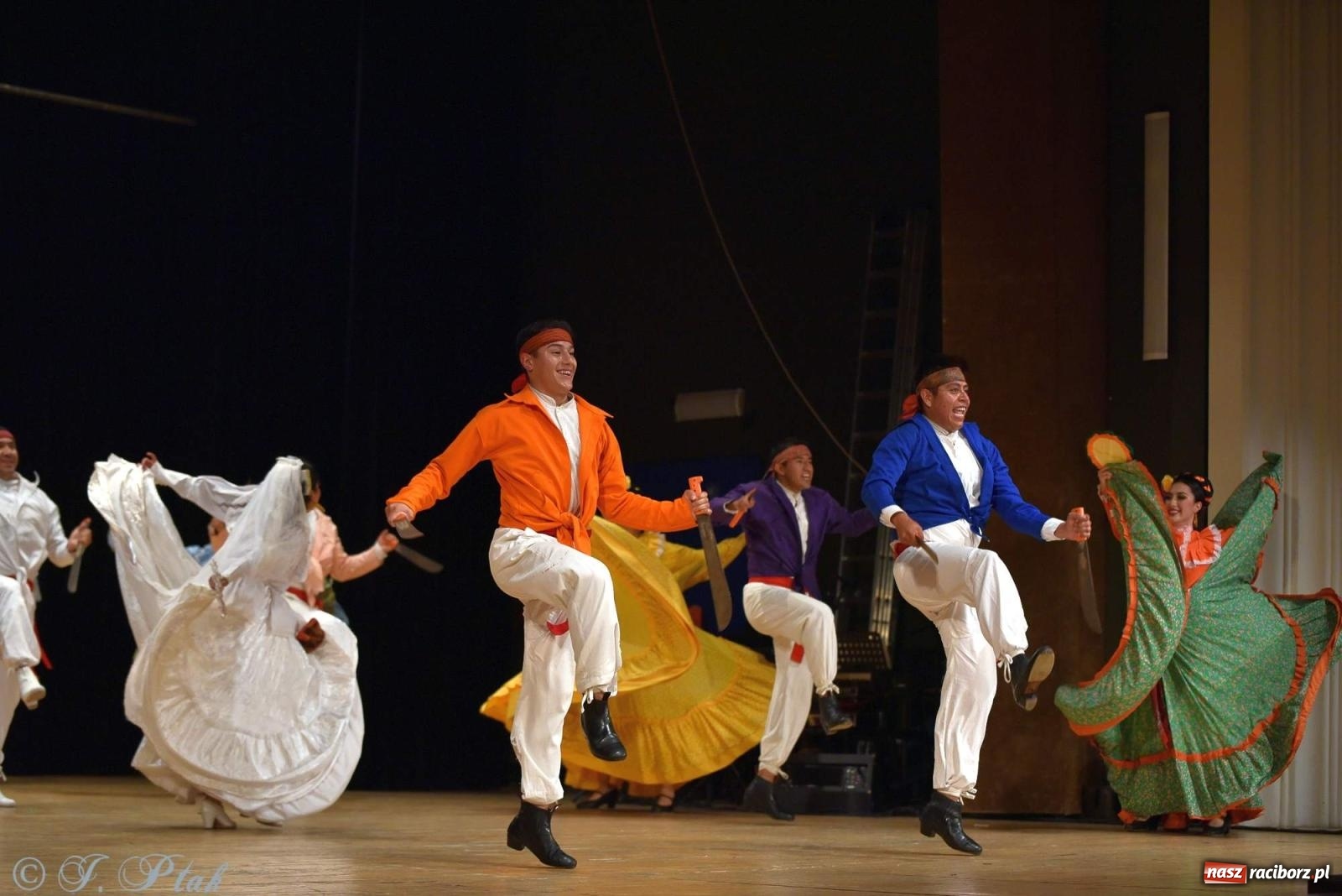 Zdjęcie w galerii na portalu naszraciborz.pl: Śląskie bez granic. Folklor z całego świata zagościł w Raciborzu [FOTO i WIDEO] wiadomości z regionu