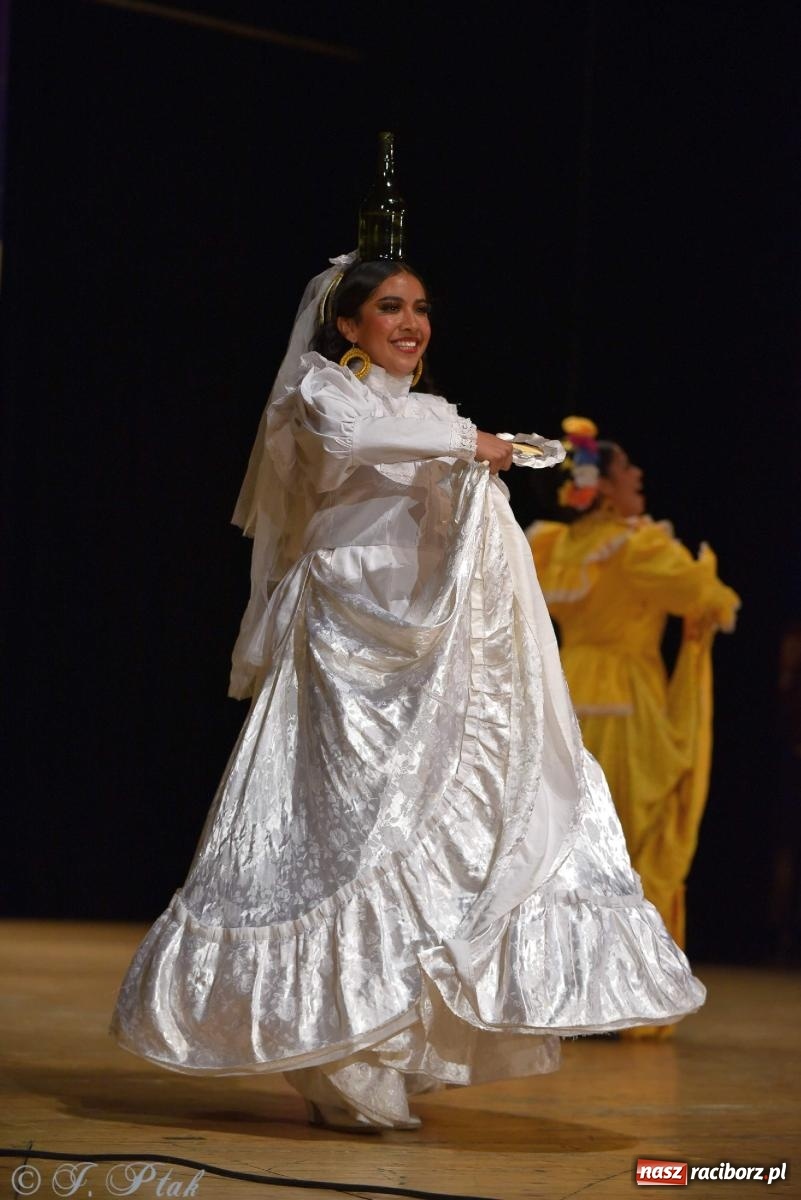 Zdjęcie w galerii na portalu naszraciborz.pl: Śląskie bez granic. Folklor z całego świata zagościł w Raciborzu [FOTO i WIDEO] wiadomości z regionu