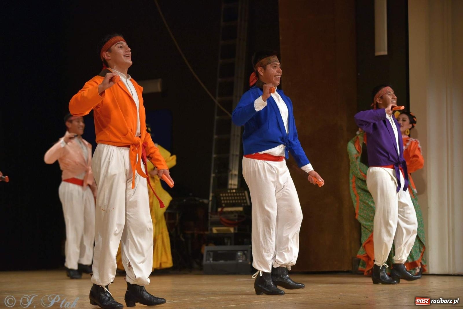 Zdjęcie w galerii na portalu naszraciborz.pl: Śląskie bez granic. Folklor z całego świata zagościł w Raciborzu [FOTO i WIDEO] wiadomości z regionu