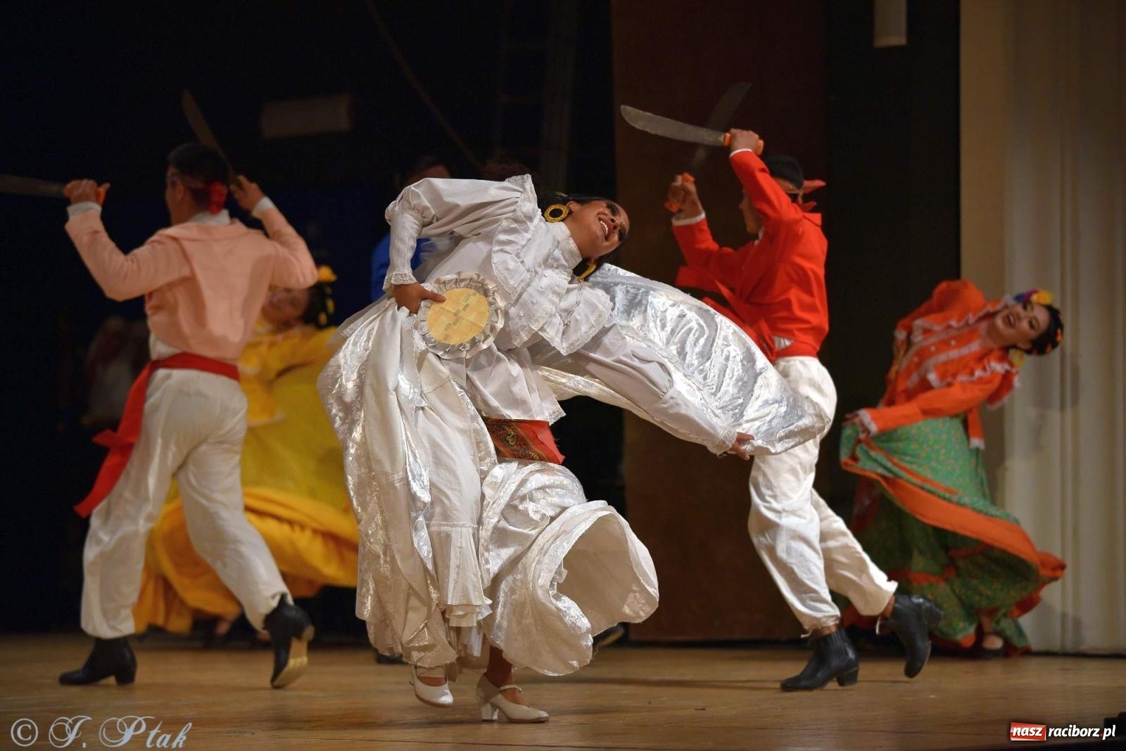 Zdjęcie w galerii na portalu naszraciborz.pl: Śląskie bez granic. Folklor z całego świata zagościł w Raciborzu [FOTO i WIDEO] wiadomości z regionu
