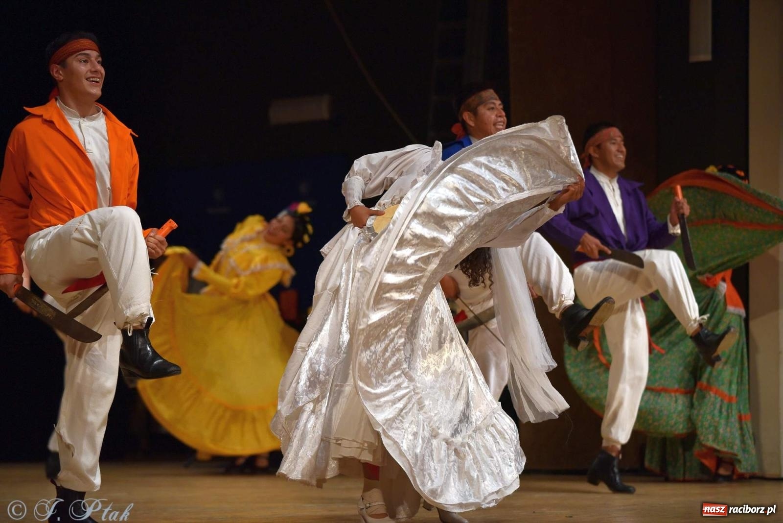 Zdjęcie w galerii na portalu naszraciborz.pl: Śląskie bez granic. Folklor z całego świata zagościł w Raciborzu [FOTO i WIDEO] wiadomości z regionu