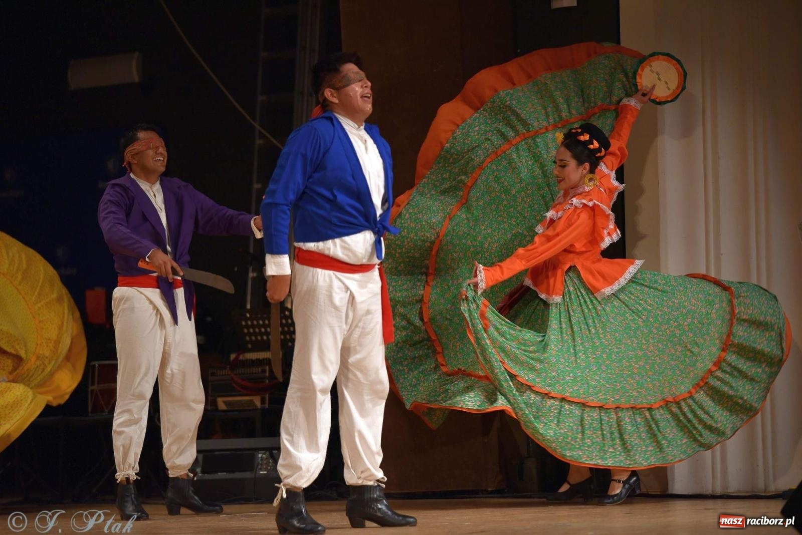 Zdjęcie w galerii na portalu naszraciborz.pl: Śląskie bez granic. Folklor z całego świata zagościł w Raciborzu [FOTO i WIDEO] wiadomości z regionu