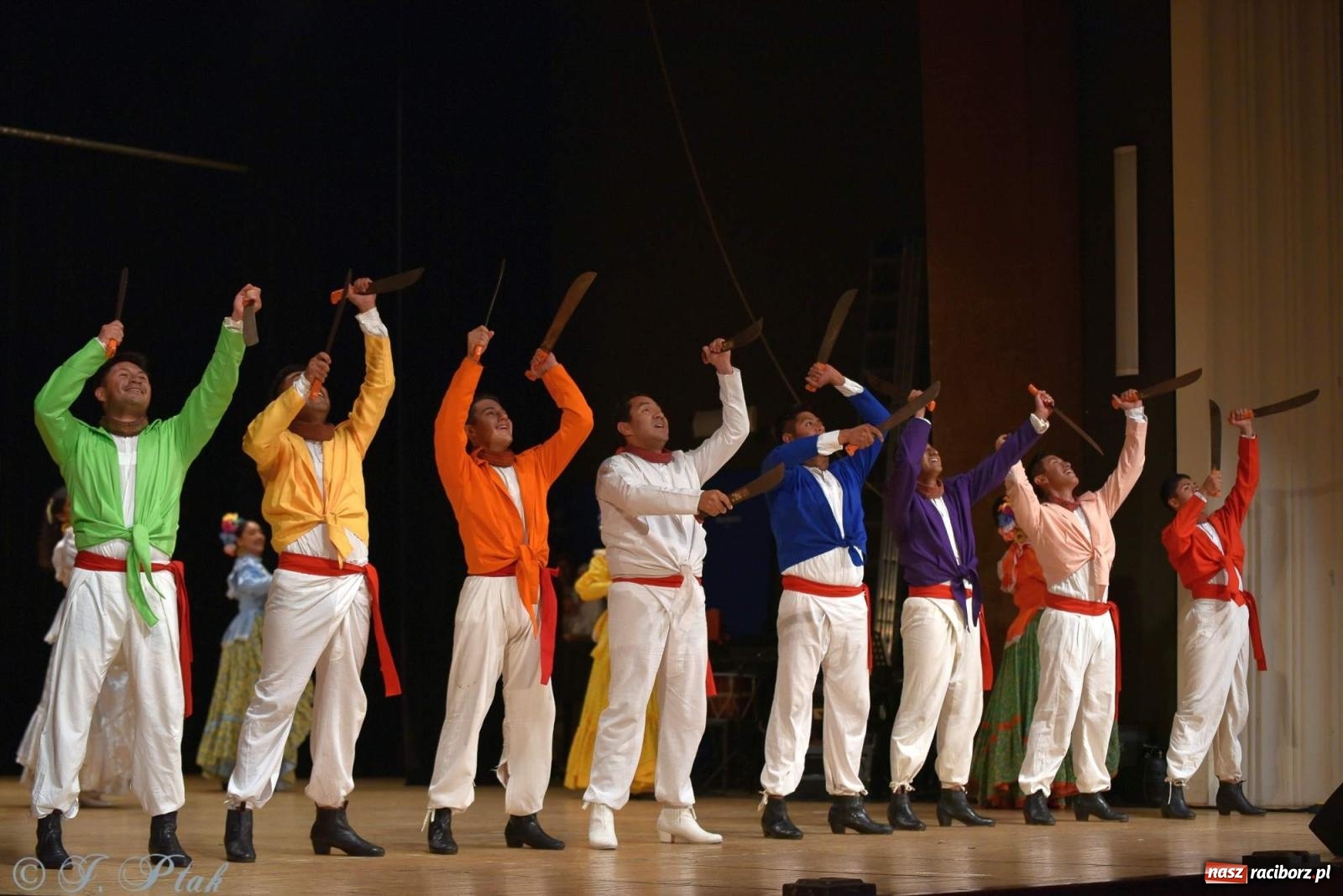 Zdjęcie w galerii na portalu naszraciborz.pl: Śląskie bez granic. Folklor z całego świata zagościł w Raciborzu [FOTO i WIDEO] wiadomości z regionu
