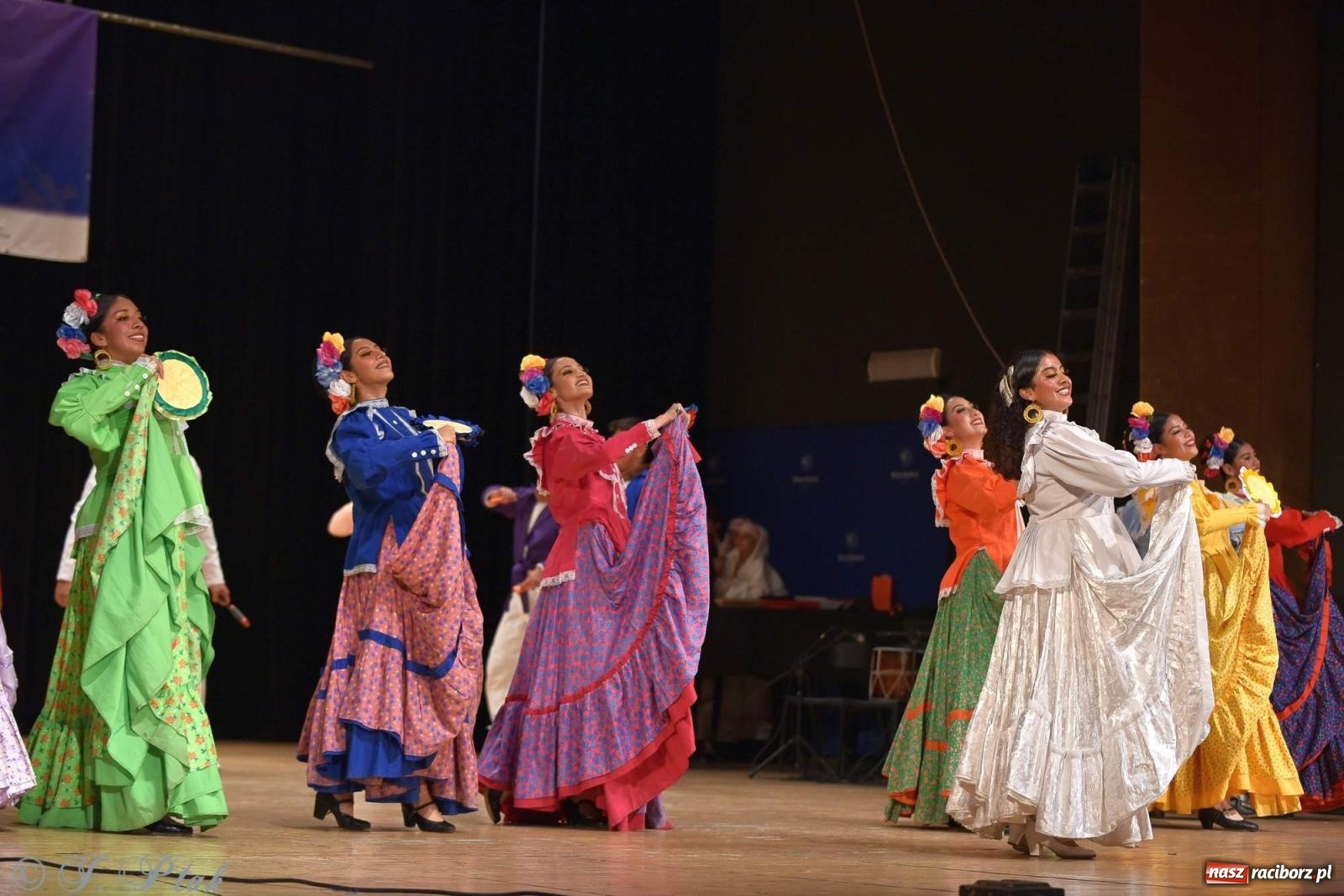 Zdjęcie w galerii na portalu naszraciborz.pl: Śląskie bez granic. Folklor z całego świata zagościł w Raciborzu [FOTO i WIDEO] wiadomości z regionu