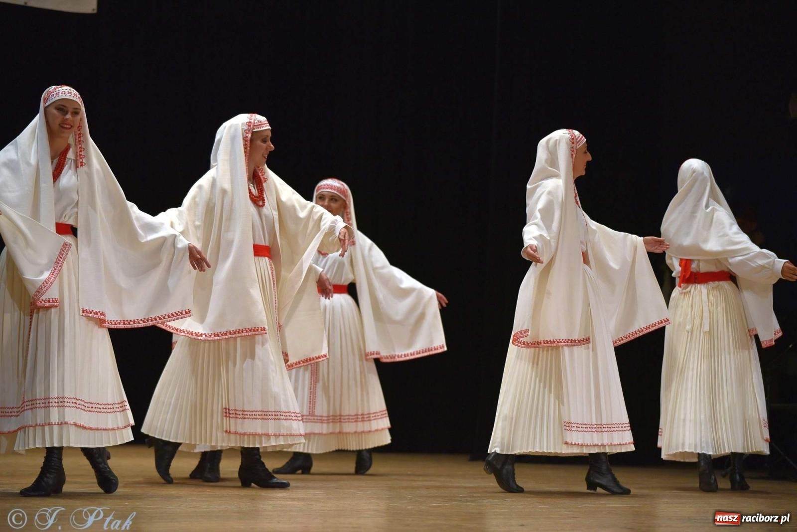 Zdjęcie w galerii na portalu naszraciborz.pl: Śląskie bez granic. Folklor z całego świata zagościł w Raciborzu [FOTO i WIDEO] wiadomości z regionu