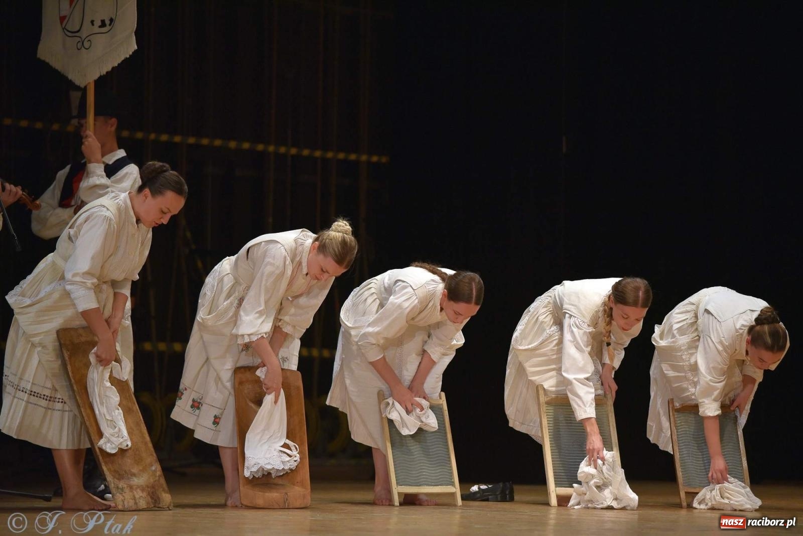 Zdjęcie w galerii na portalu naszraciborz.pl: Śląskie bez granic. Folklor z całego świata zagościł w Raciborzu [FOTO i WIDEO] wiadomości z regionu