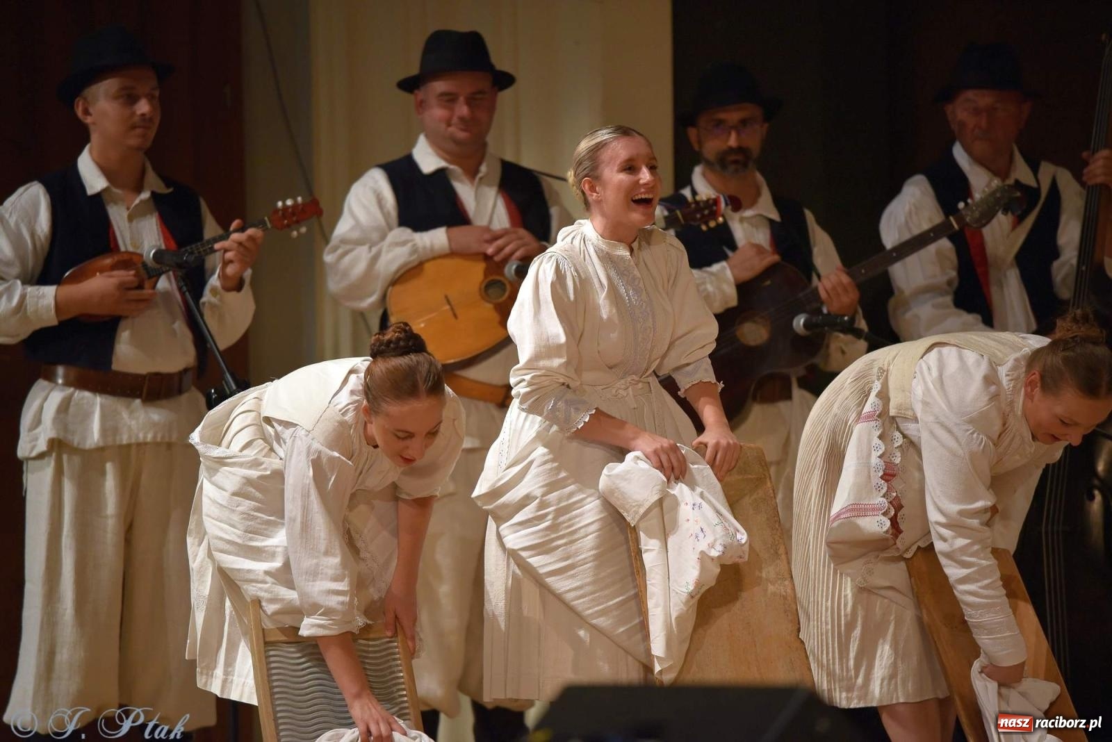 Zdjęcie w galerii na portalu naszraciborz.pl: Śląskie bez granic. Folklor z całego świata zagościł w Raciborzu [FOTO i WIDEO] wiadomości z regionu