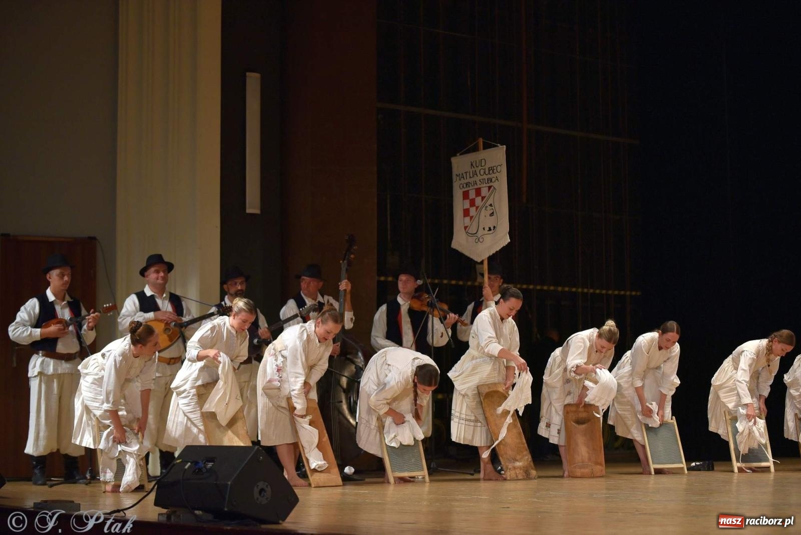 Zdjęcie w galerii na portalu naszraciborz.pl: Śląskie bez granic. Folklor z całego świata zagościł w Raciborzu [FOTO i WIDEO] wiadomości z regionu