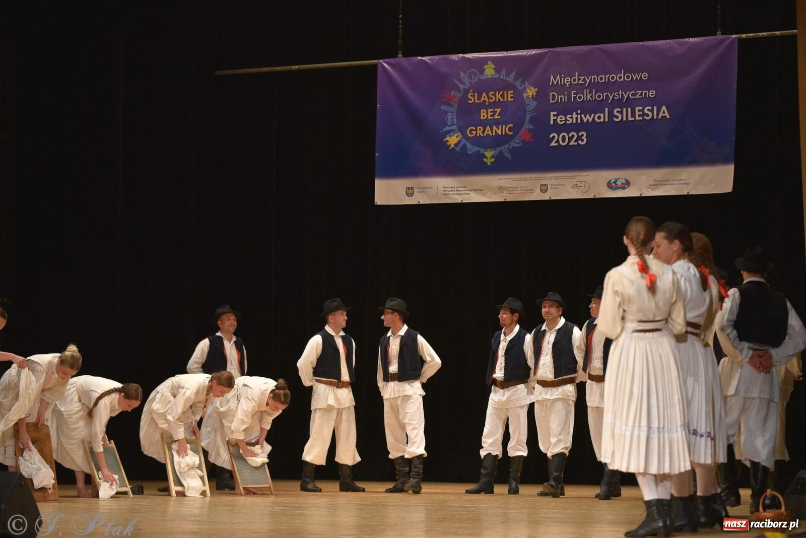 Zdjęcie w galerii na portalu naszraciborz.pl: Śląskie bez granic. Folklor z całego świata zagościł w Raciborzu [FOTO i WIDEO] wiadomości z regionu
