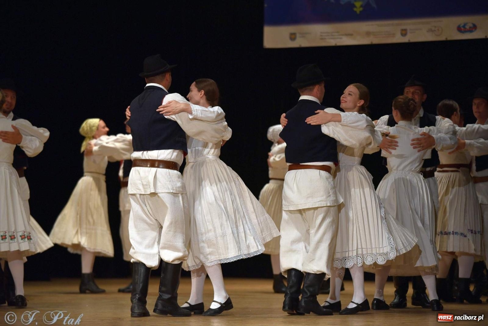 Zdjęcie w galerii na portalu naszraciborz.pl: Śląskie bez granic. Folklor z całego świata zagościł w Raciborzu [FOTO i WIDEO] wiadomości z regionu
