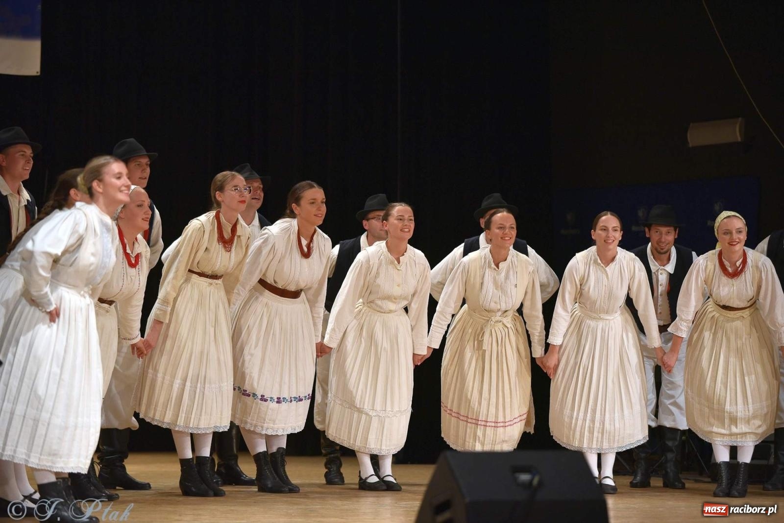 Zdjęcie w galerii na portalu naszraciborz.pl: Śląskie bez granic. Folklor z całego świata zagościł w Raciborzu [FOTO i WIDEO] wiadomości z regionu