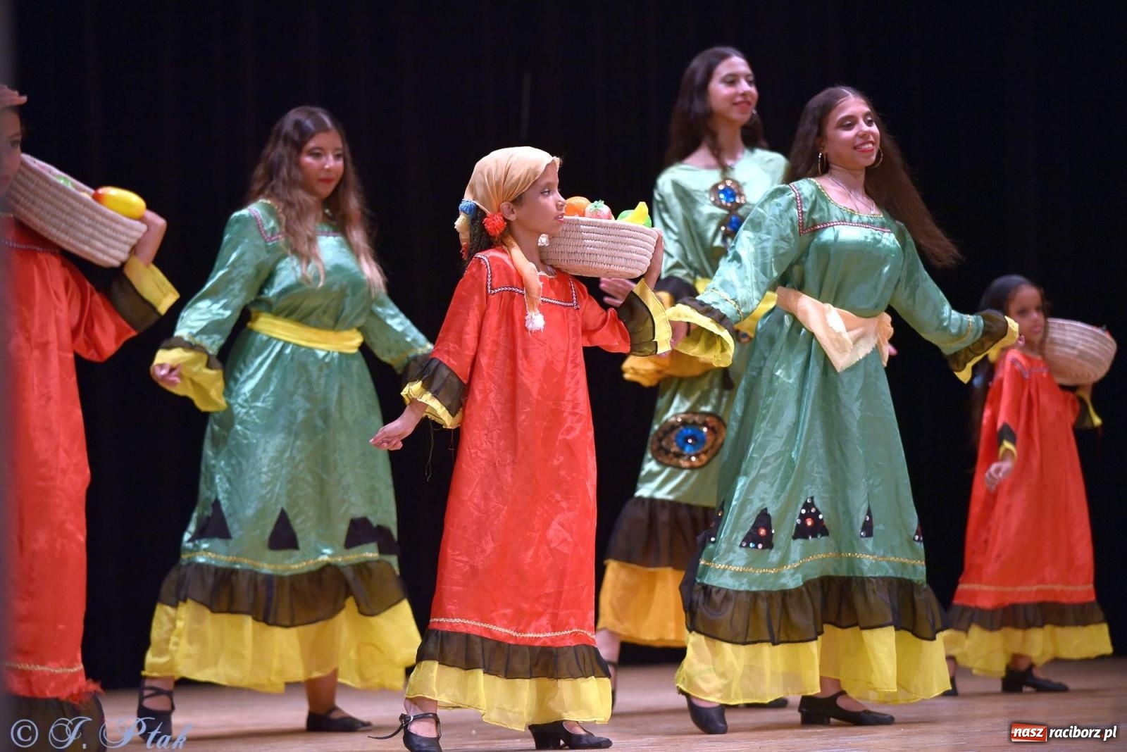 Zdjęcie w galerii na portalu naszraciborz.pl: Śląskie bez granic. Folklor z całego świata zagościł w Raciborzu [FOTO i WIDEO] wiadomości z regionu