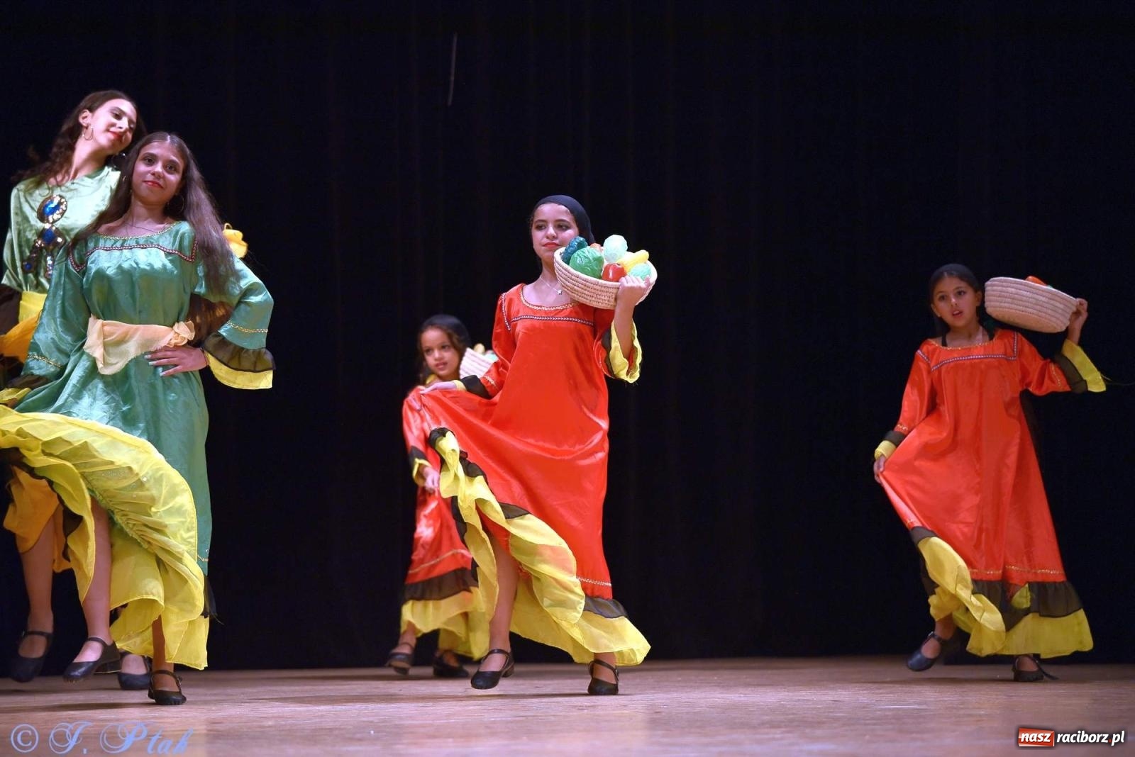 Zdjęcie w galerii na portalu naszraciborz.pl: Śląskie bez granic. Folklor z całego świata zagościł w Raciborzu [FOTO i WIDEO] wiadomości z regionu