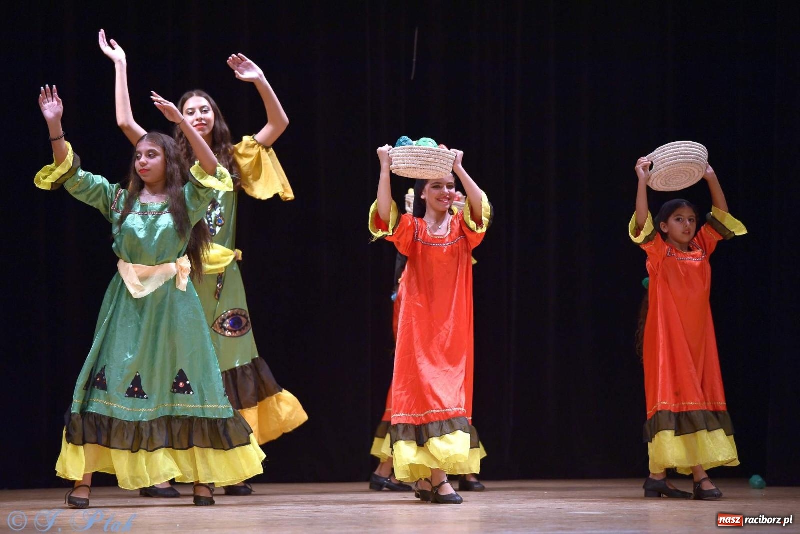 Zdjęcie w galerii na portalu naszraciborz.pl: Śląskie bez granic. Folklor z całego świata zagościł w Raciborzu [FOTO i WIDEO] wiadomości z regionu