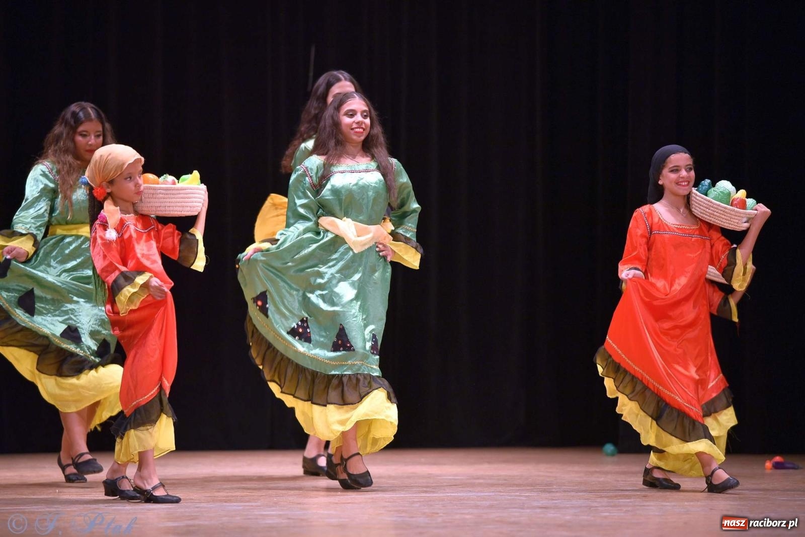 Zdjęcie w galerii na portalu naszraciborz.pl: Śląskie bez granic. Folklor z całego świata zagościł w Raciborzu [FOTO i WIDEO] wiadomości z regionu