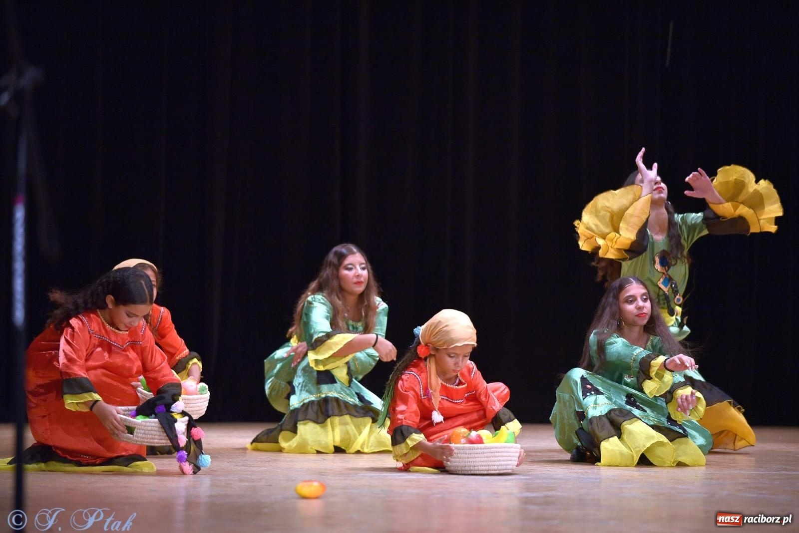 Zdjęcie w galerii na portalu naszraciborz.pl: Śląskie bez granic. Folklor z całego świata zagościł w Raciborzu [FOTO i WIDEO] wiadomości z regionu