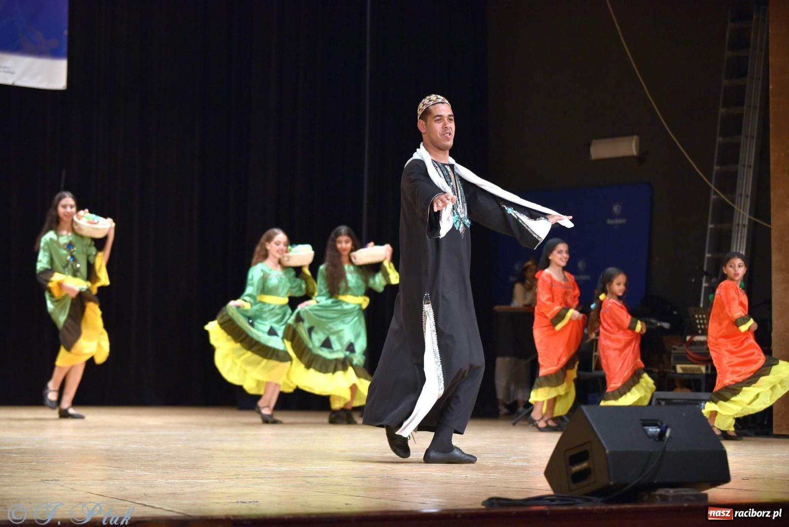 Zdjęcie w galerii na portalu naszraciborz.pl: Śląskie bez granic. Folklor z całego świata zagościł w Raciborzu [FOTO i WIDEO] wiadomości z regionu