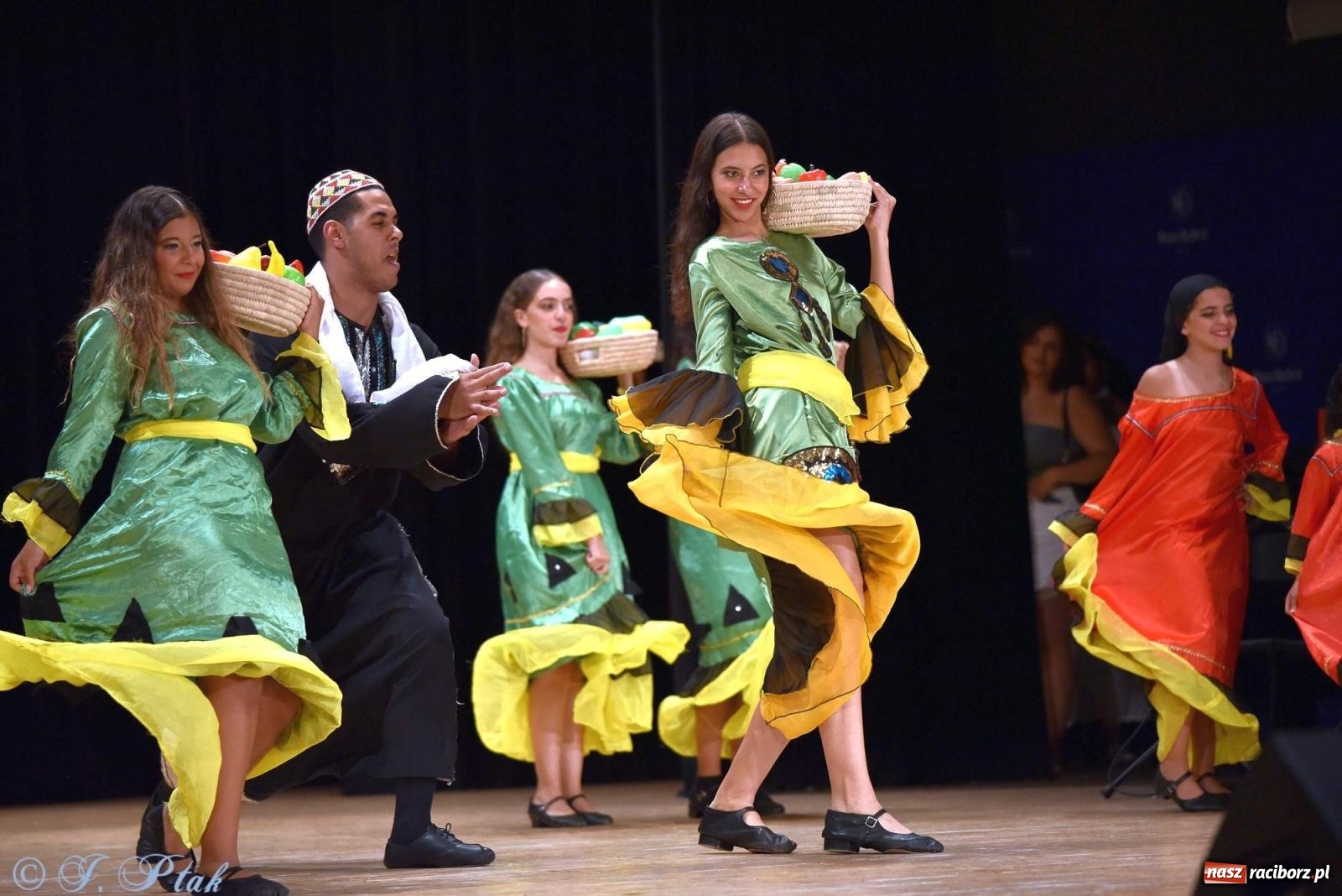 Zdjęcie w galerii na portalu naszraciborz.pl: Śląskie bez granic. Folklor z całego świata zagościł w Raciborzu [FOTO i WIDEO] wiadomości z regionu