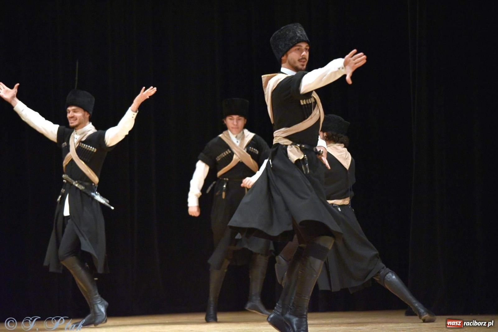 Zdjęcie w galerii na portalu naszraciborz.pl: Śląskie bez granic. Folklor z całego świata zagościł w Raciborzu [FOTO i WIDEO] wiadomości z regionu