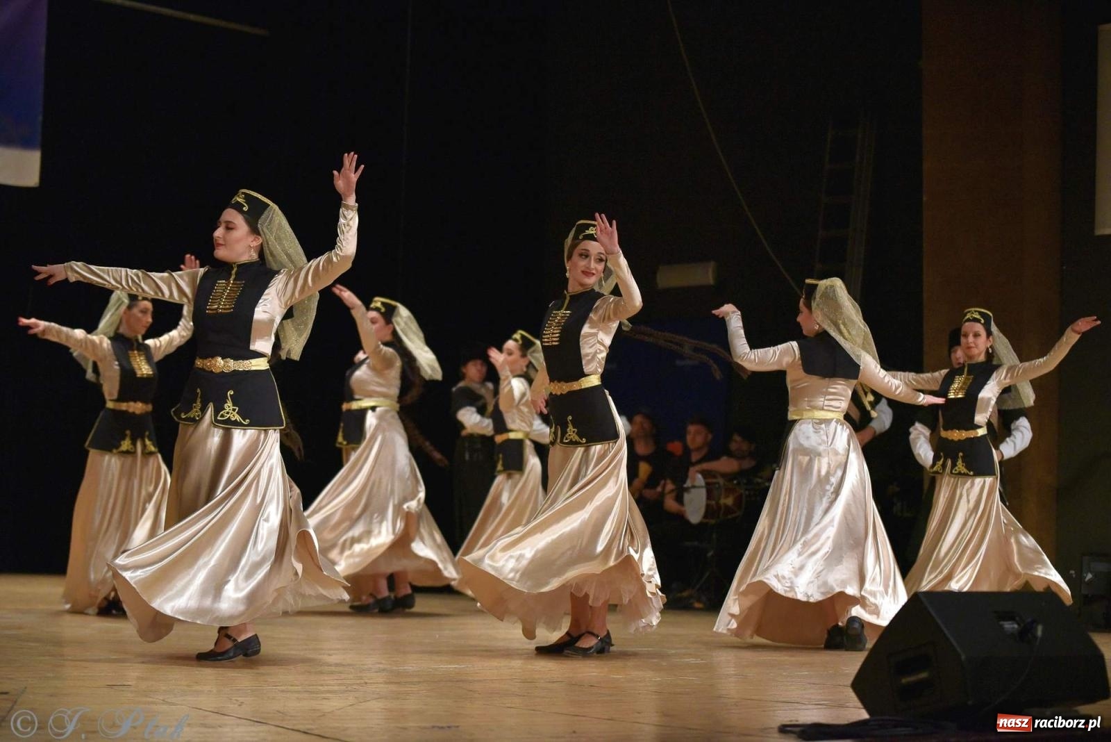 Zdjęcie w galerii na portalu naszraciborz.pl: Śląskie bez granic. Folklor z całego świata zagościł w Raciborzu [FOTO i WIDEO] wiadomości z regionu