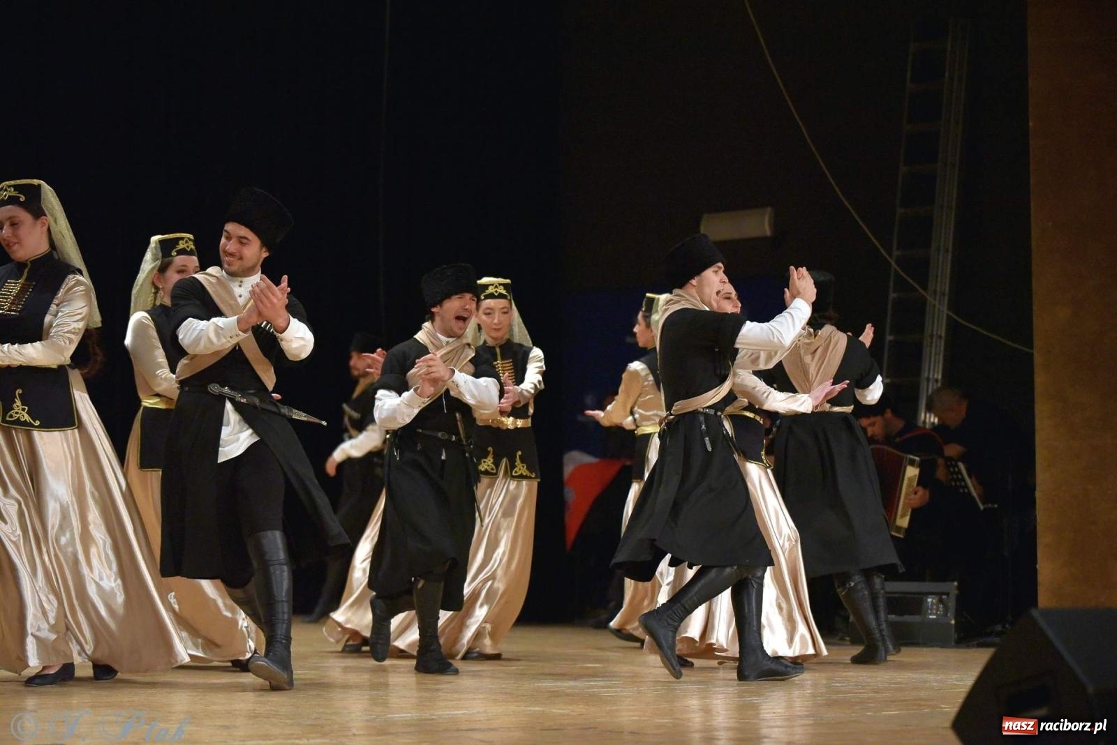 Zdjęcie w galerii na portalu naszraciborz.pl: Śląskie bez granic. Folklor z całego świata zagościł w Raciborzu [FOTO i WIDEO] wiadomości z regionu