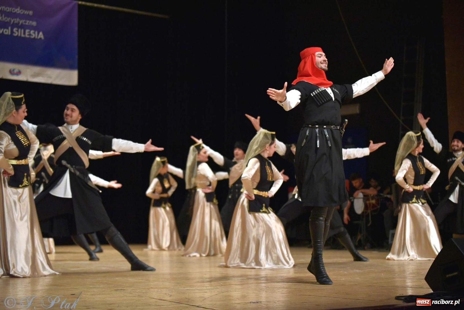 Zdjęcie w galerii na portalu naszraciborz.pl: Śląskie bez granic. Folklor z całego świata zagościł w Raciborzu [FOTO i WIDEO] wiadomości z regionu