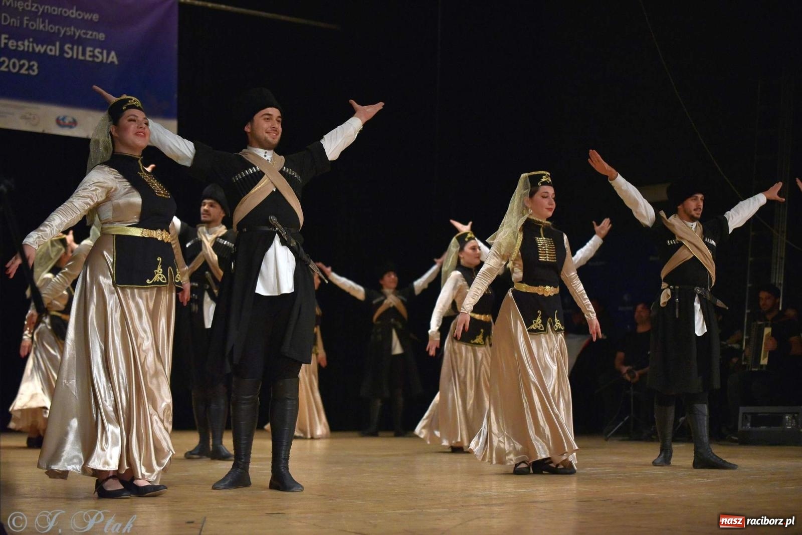 Zdjęcie w galerii na portalu naszraciborz.pl: Śląskie bez granic. Folklor z całego świata zagościł w Raciborzu [FOTO i WIDEO] wiadomości z regionu