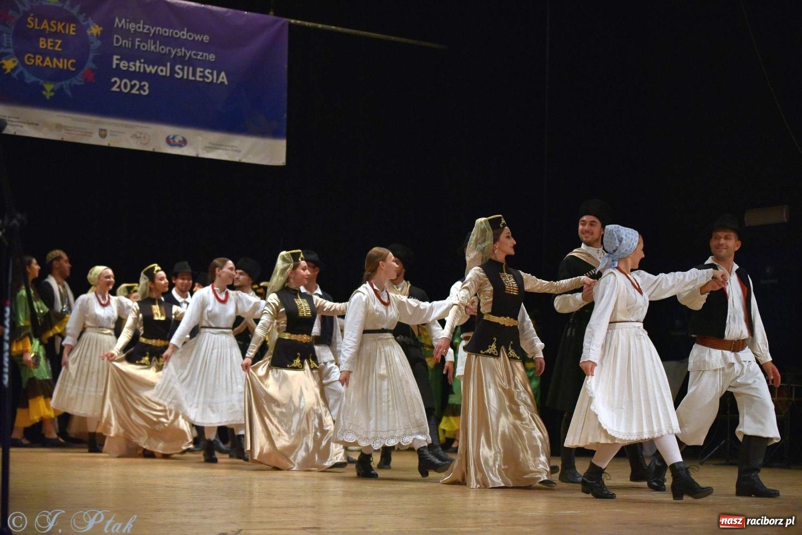 Zdjęcie w galerii na portalu naszraciborz.pl: Śląskie bez granic. Folklor z całego świata zagościł w Raciborzu [FOTO i WIDEO] wiadomości z regionu