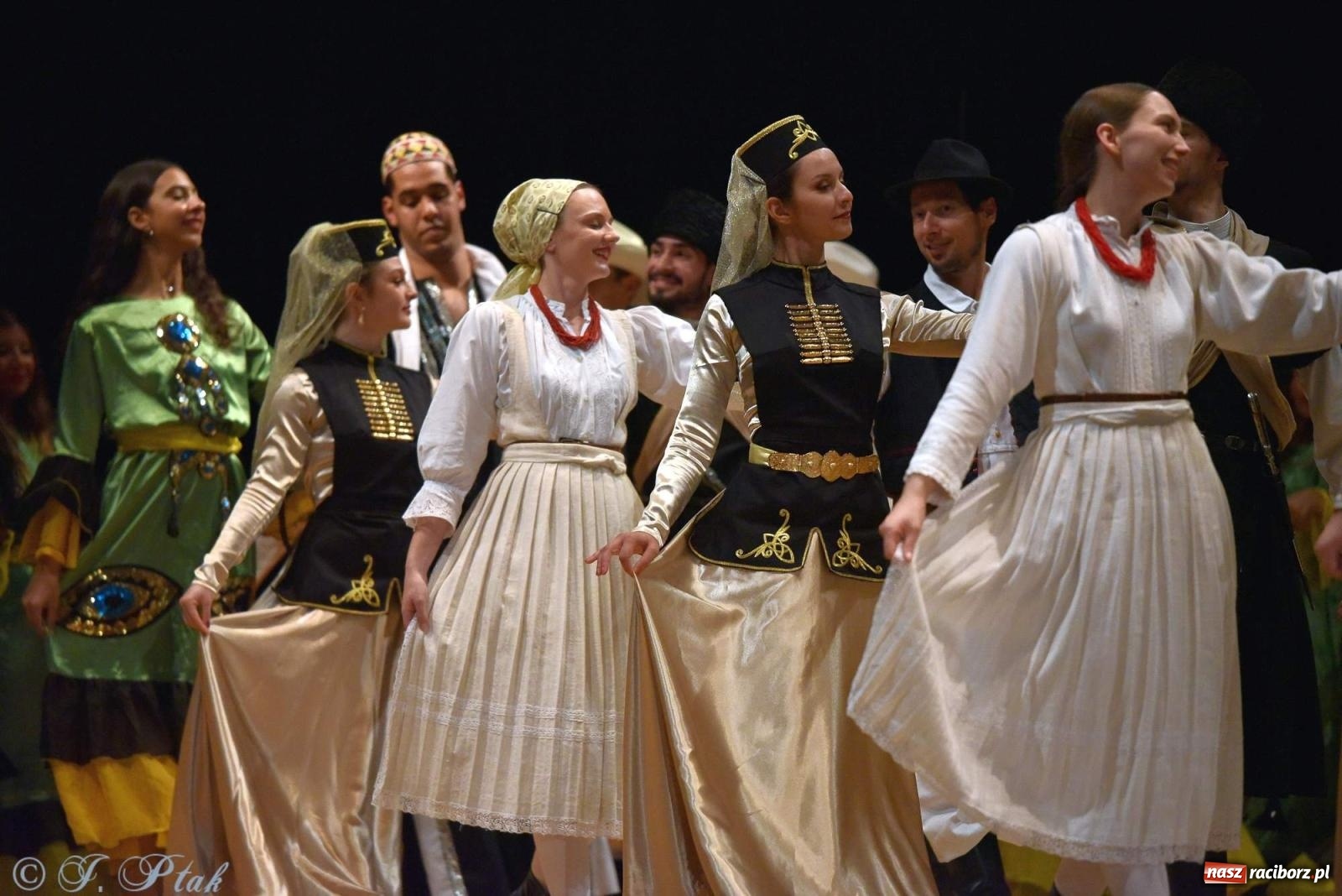Zdjęcie w galerii na portalu naszraciborz.pl: Śląskie bez granic. Folklor z całego świata zagościł w Raciborzu [FOTO i WIDEO] wiadomości z regionu