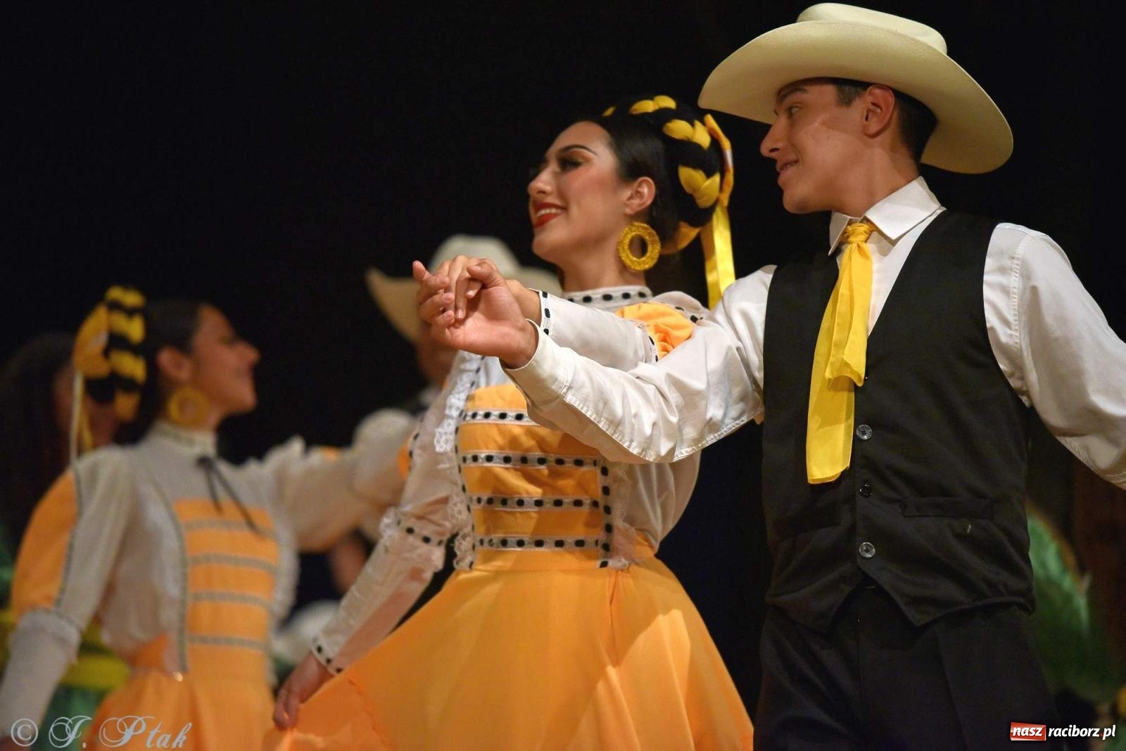 Zdjęcie w galerii na portalu naszraciborz.pl: Śląskie bez granic. Folklor z całego świata zagościł w Raciborzu [FOTO i WIDEO] wiadomości z regionu